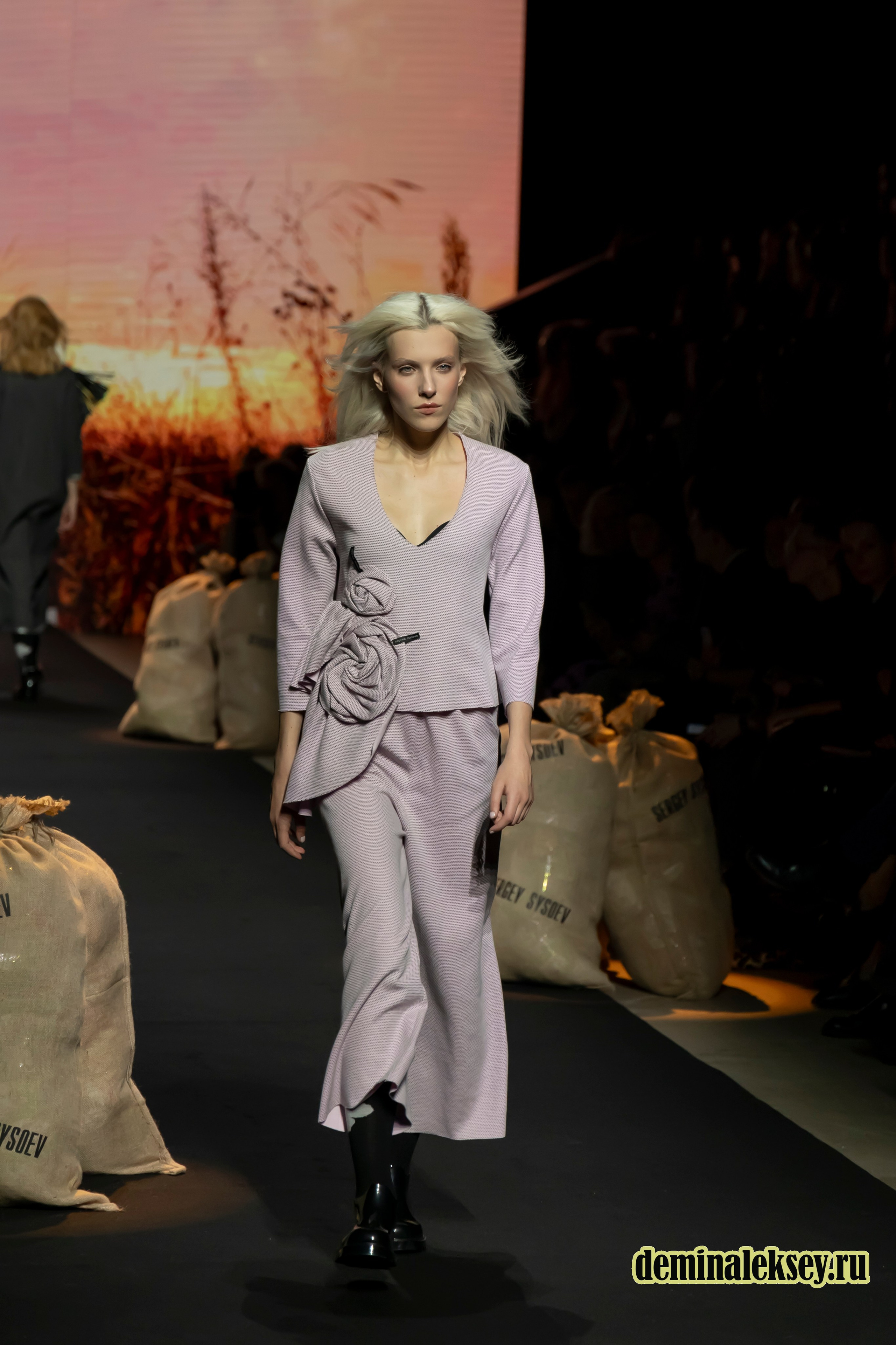 Московская неделя моды 2024 9 октября дизайнер SERGEY SYSOEV. Репортажный, семейный и студийный фотограф в Москве Демин Алексей