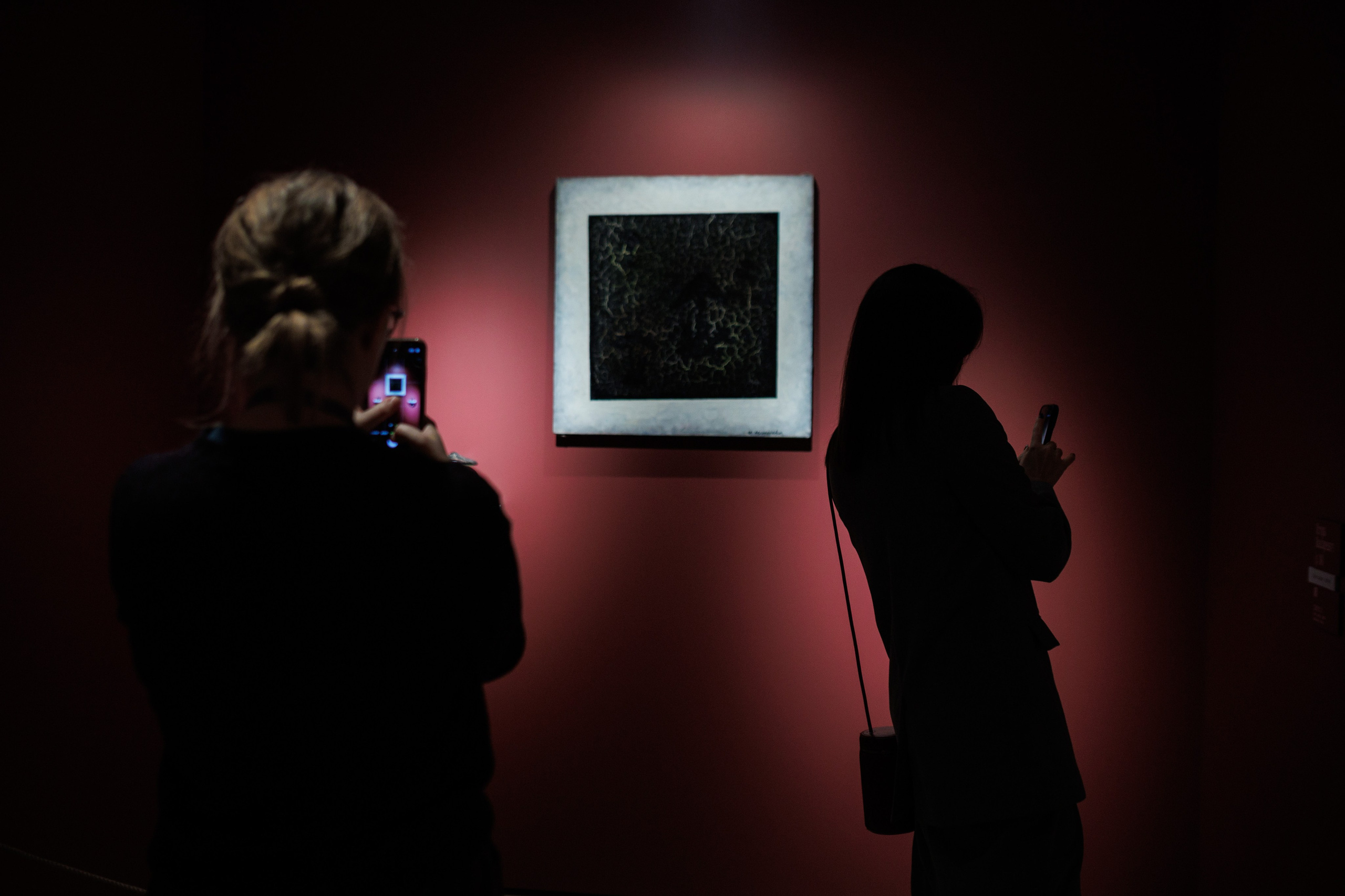 Открытие экспозиции «Путевые заметки. Привал». Фотограф городских и семейных событий Артем Карпухин