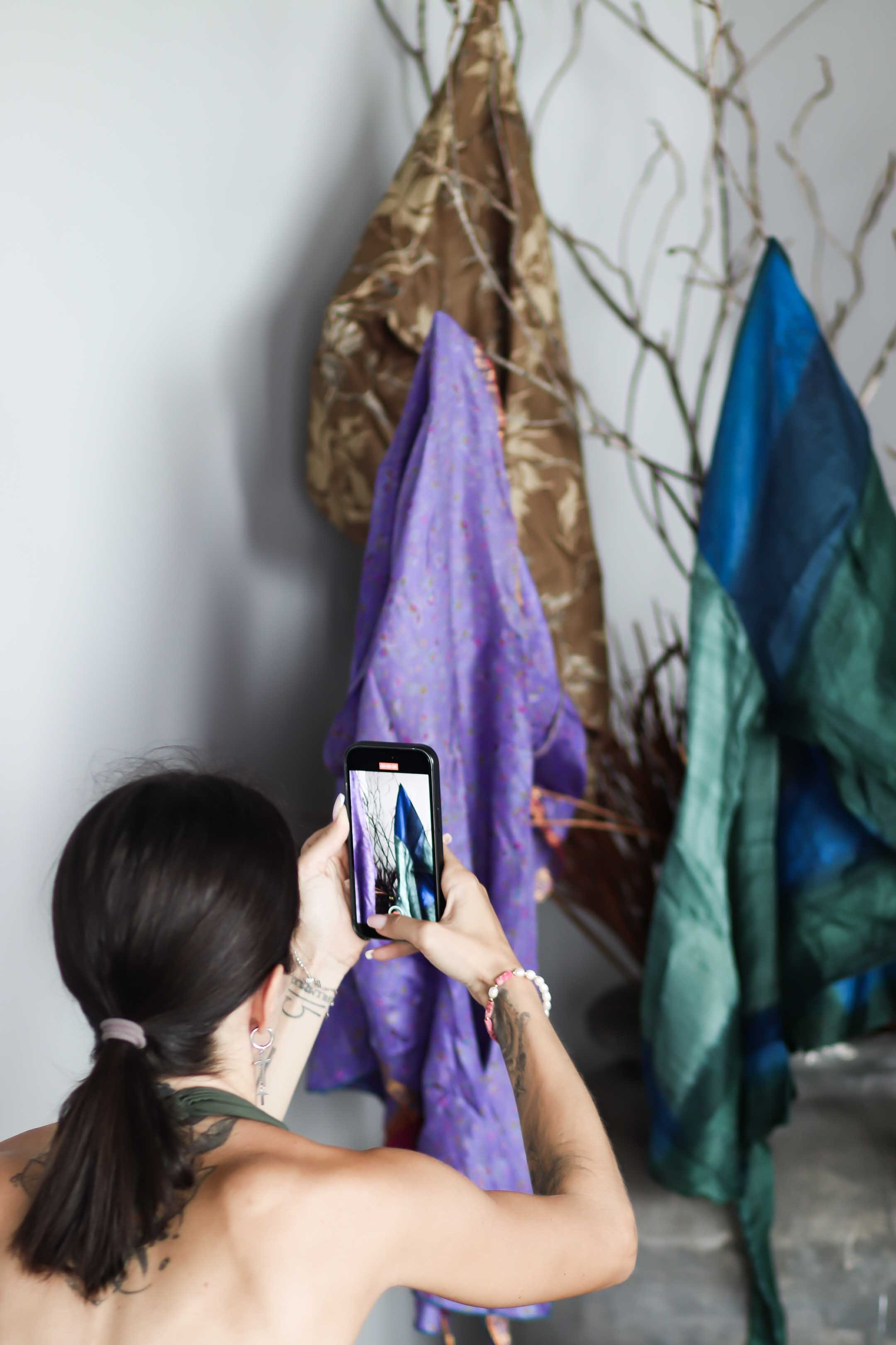 Коллекция купальников бикини. Фотограф на Шри-Ланке