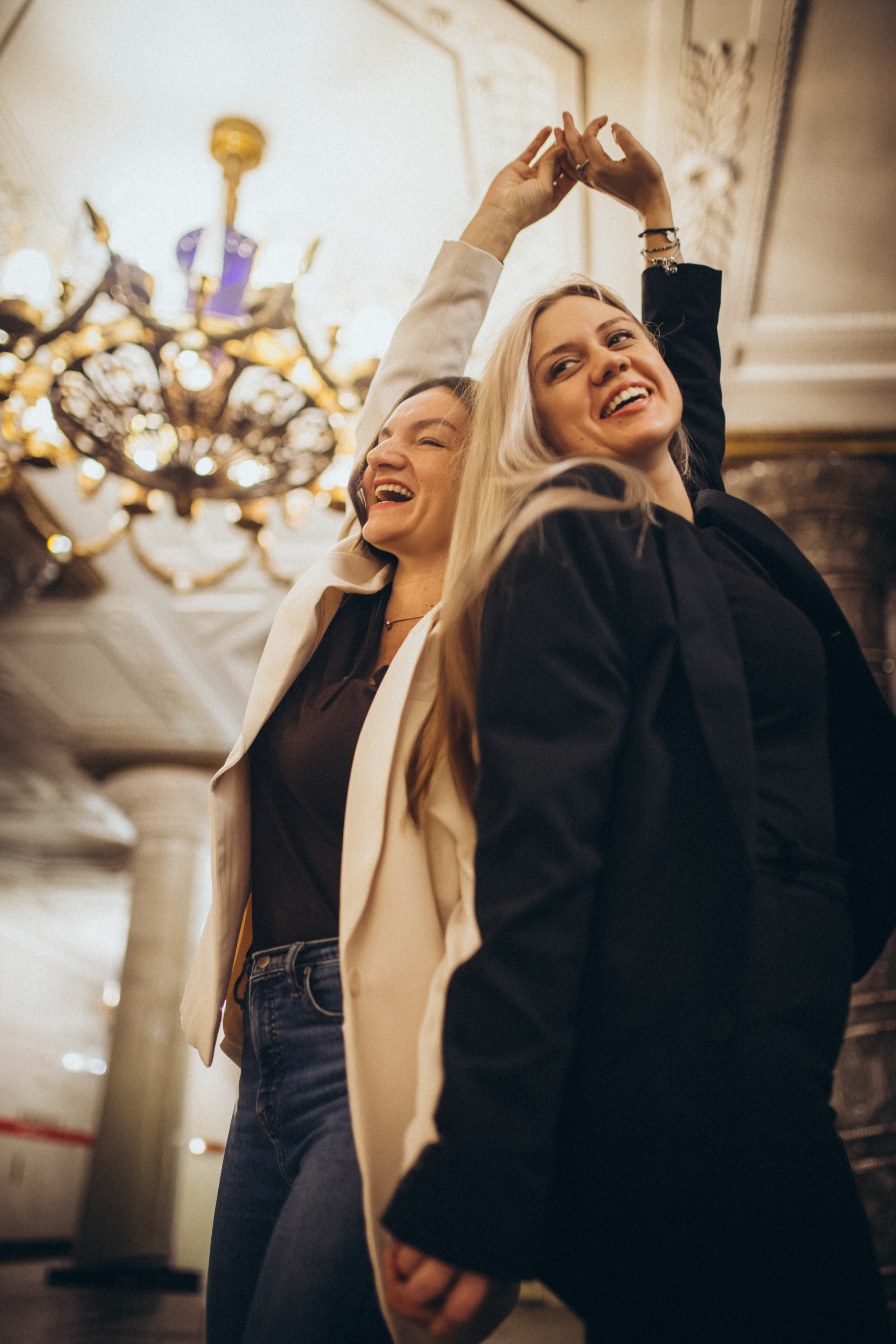 Катя и Кристина в метро. Klerout Photographer