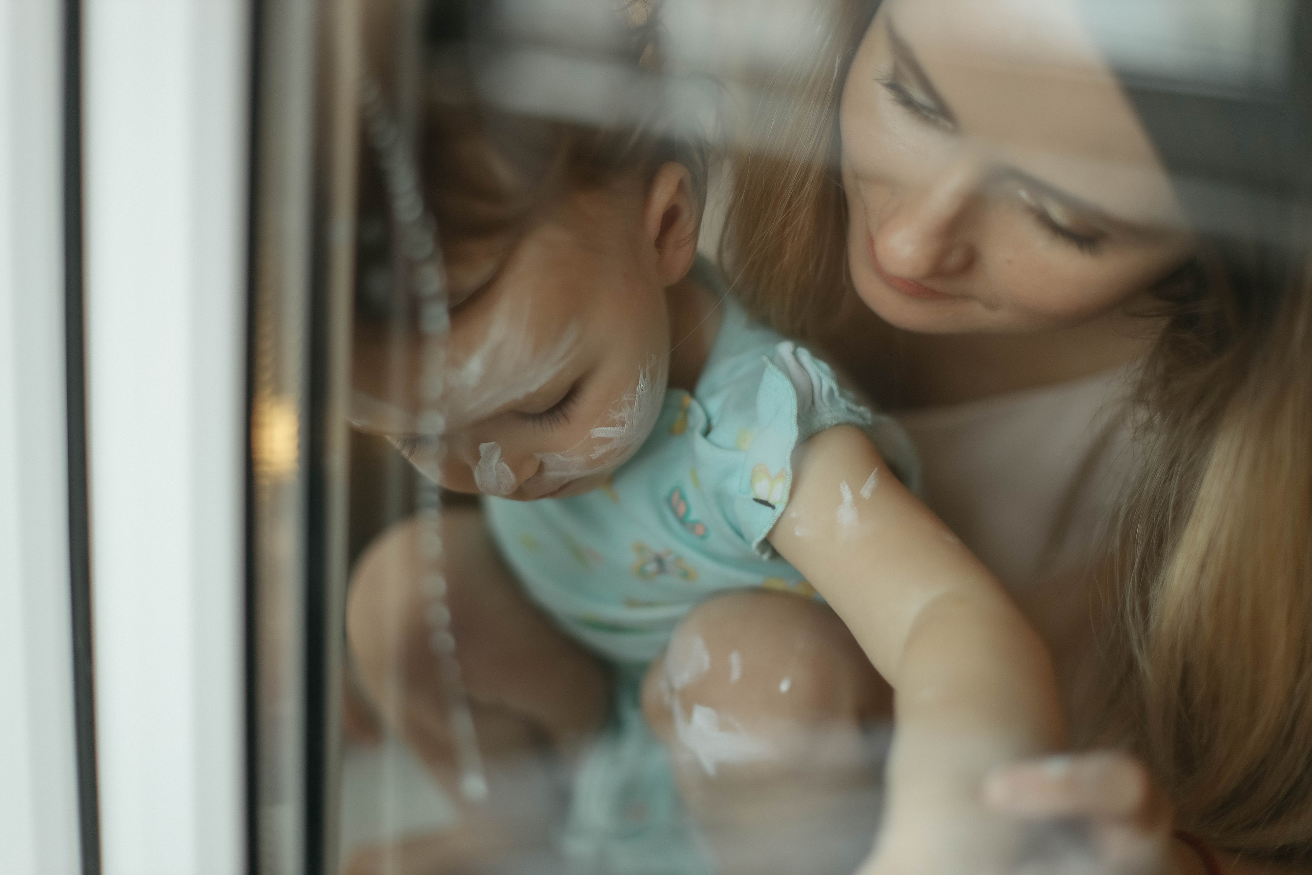 Алена, Ксюша и снежинки. Семейный фотограф Анапа