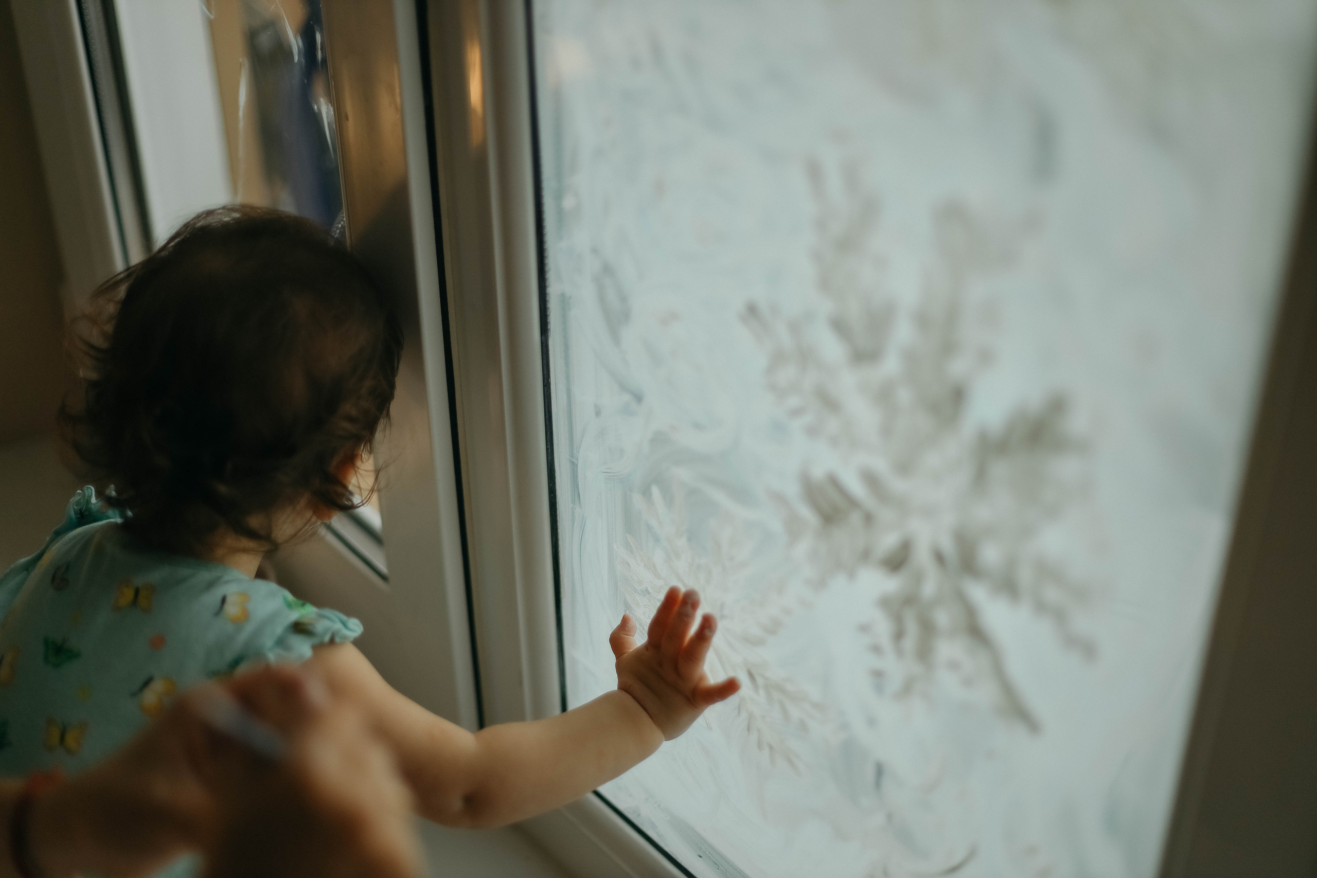 Алена, Ксюша и снежинки. Семейный фотограф Анапа