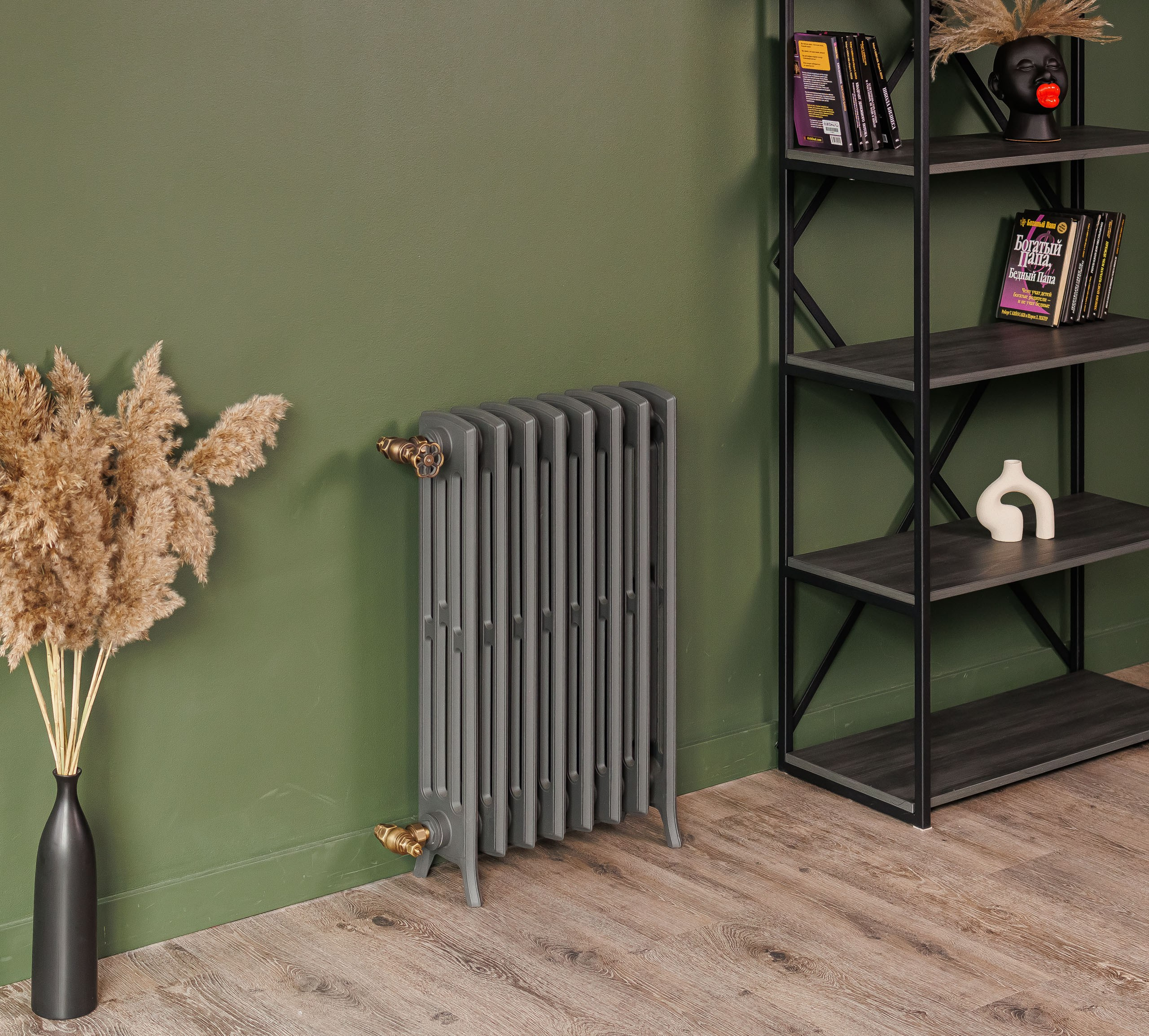 Предметные фотографии дизайнерских радиаторов отопления в стиле ретро