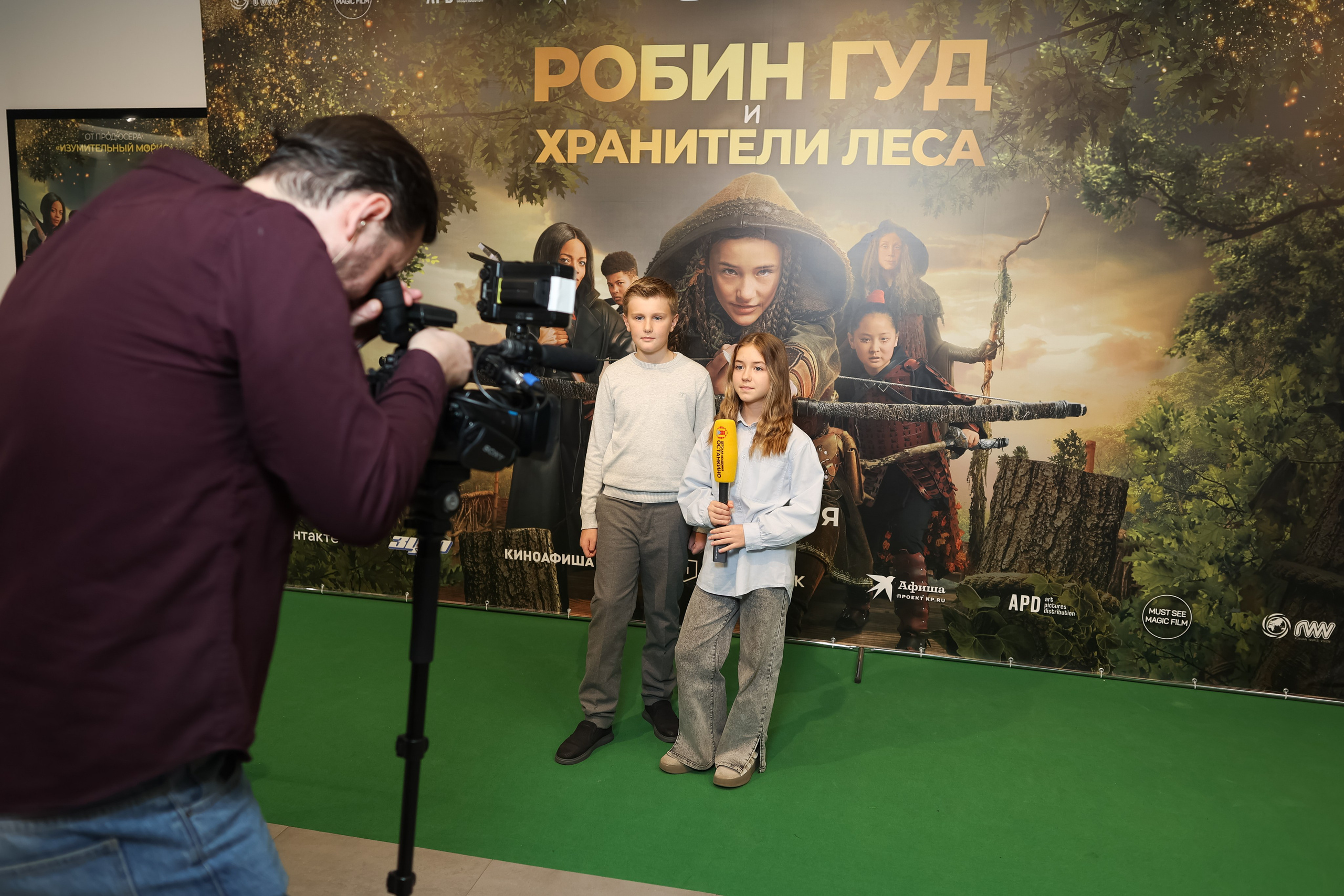Школа «Останкино» на премьере Робин Гуд. Репортажный фотограф видеограф в Москве Ольга Плаксина
