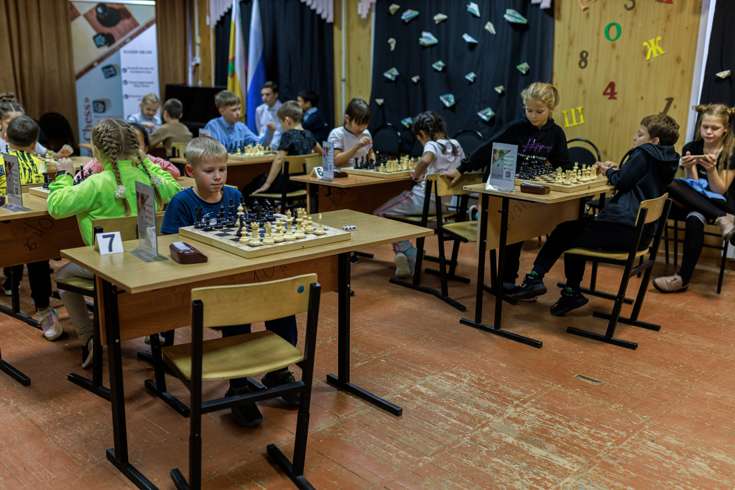 Репортажная сьёмка игры в шахматы в детском доме. Семейный и детский фотограф в Рязани Васюгова Мария