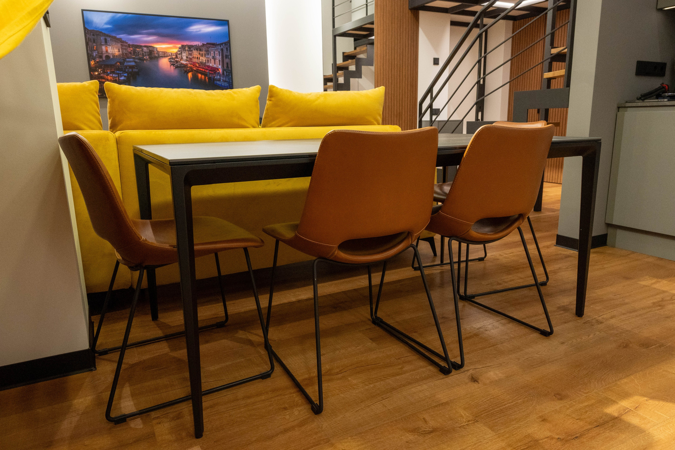 The apartment is on two levels. Fotograf Dmitrii Donets