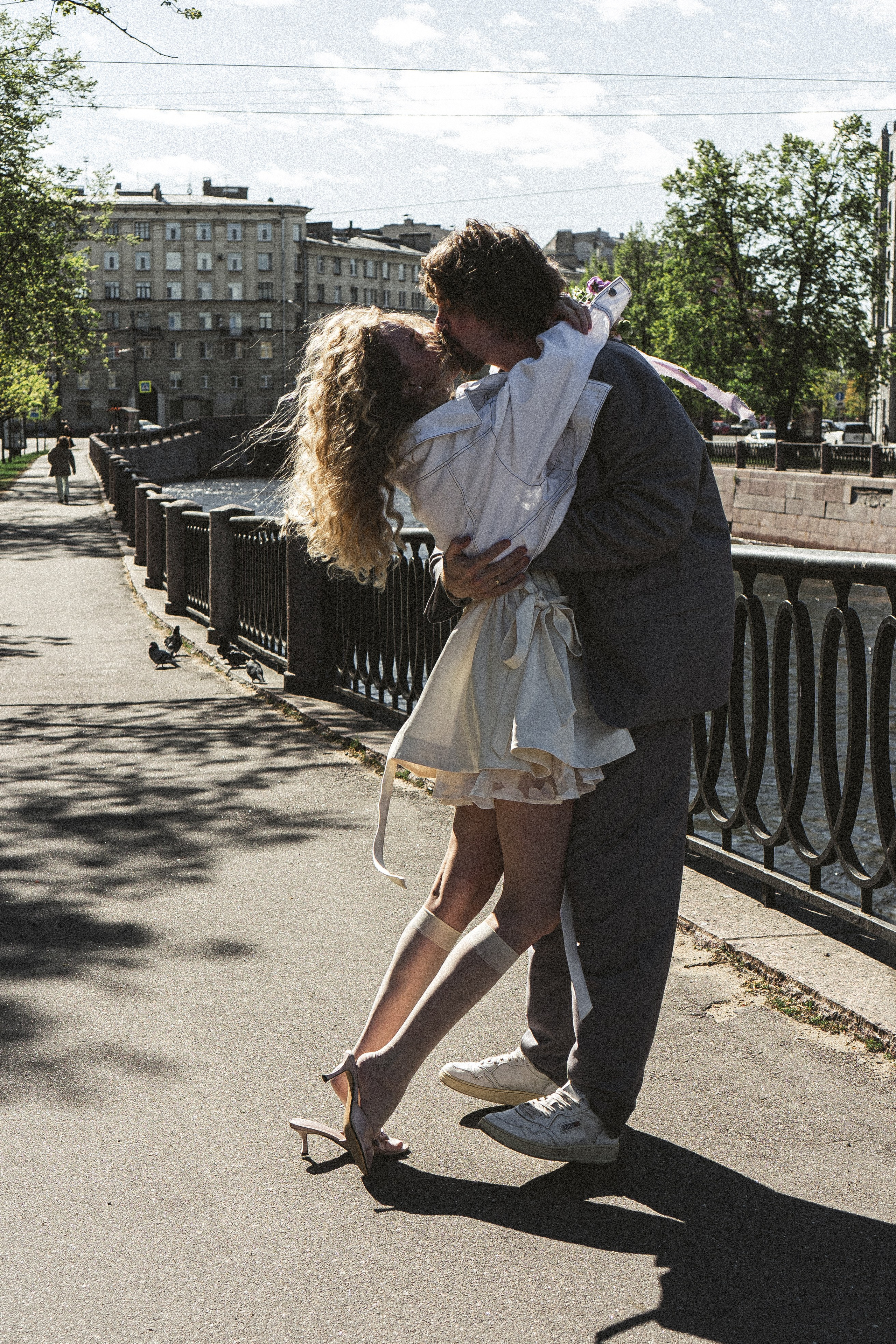 СВАДЕБНАЯ ПРОГУЛКА ПО ПЕТРОГРАДКЕ ВЕСНОЙ. СВАДЕБНАЯ ФОТОСЕССИИЯ НА ПЕТРОГРАДКЕ. Профессиональный фотограф, Санкт-Петербург — Виктория Богомолова