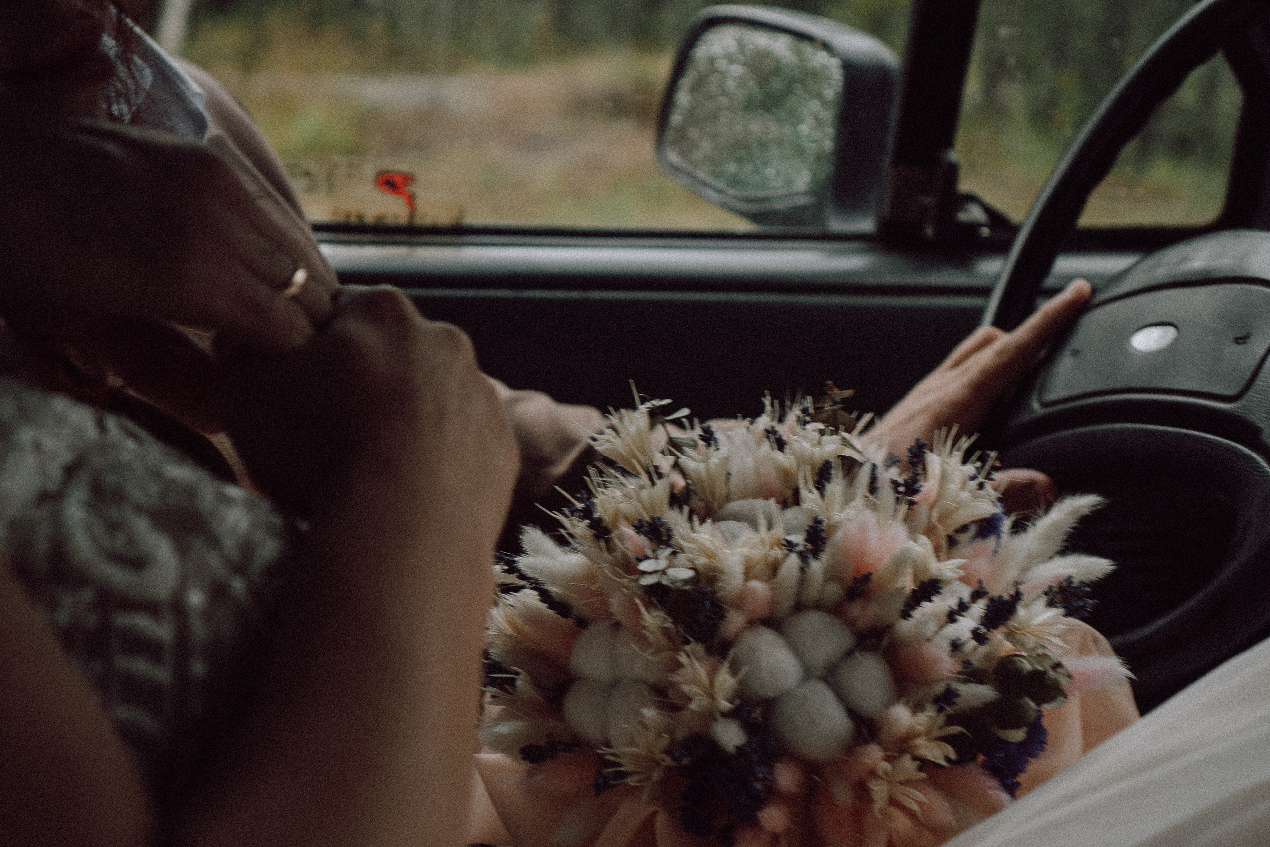 СВАДЕБНАЯ ФОТОСЕССИИЯ ПАРЫ В ГОРОДЕ ПРИОЗЕРСК В СОСНОВОМ ЛЕСУ И С ПИКАПОМ. Профессиональный фотограф, Санкт-Петербург — Виктория Богомолова