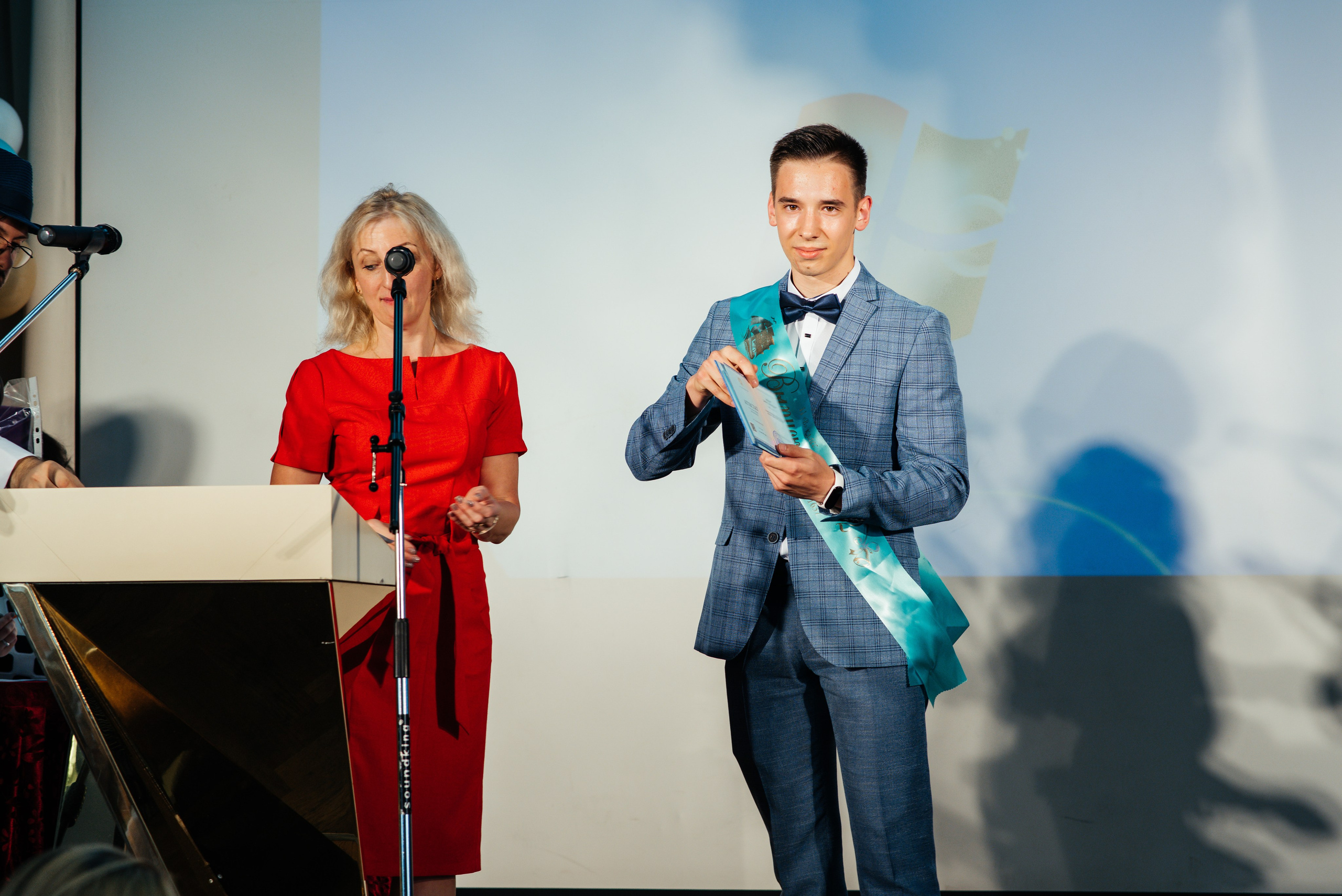 Вручение аттестатов. Выпускные альбомы в Подольске Москве и МО