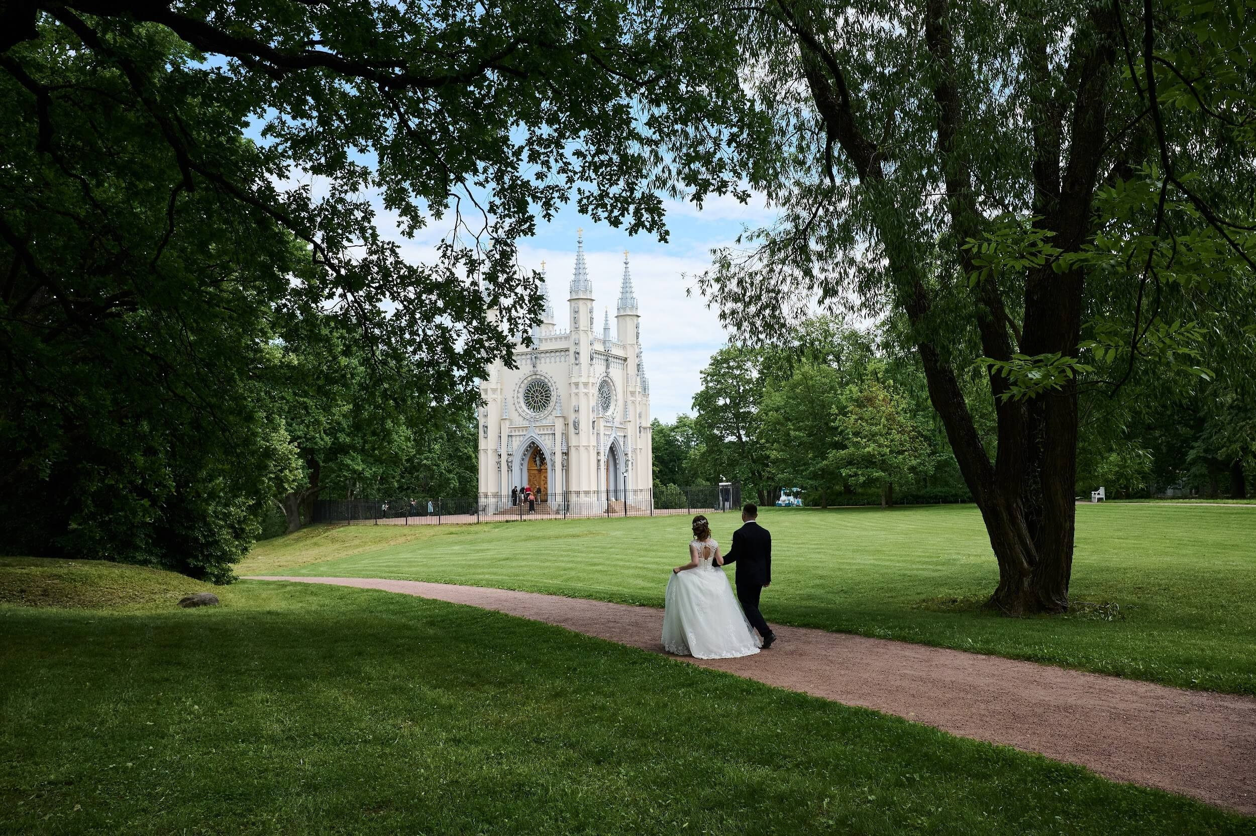 Свадьба в Петергофе 2026: отели, локации для фото и банкетные залы с выездной регистрацией. Полный гайд. Свадебный фотограф в Санкт-Петербурге Петергофе Пушкине Саша Галлс / Александр Галлс