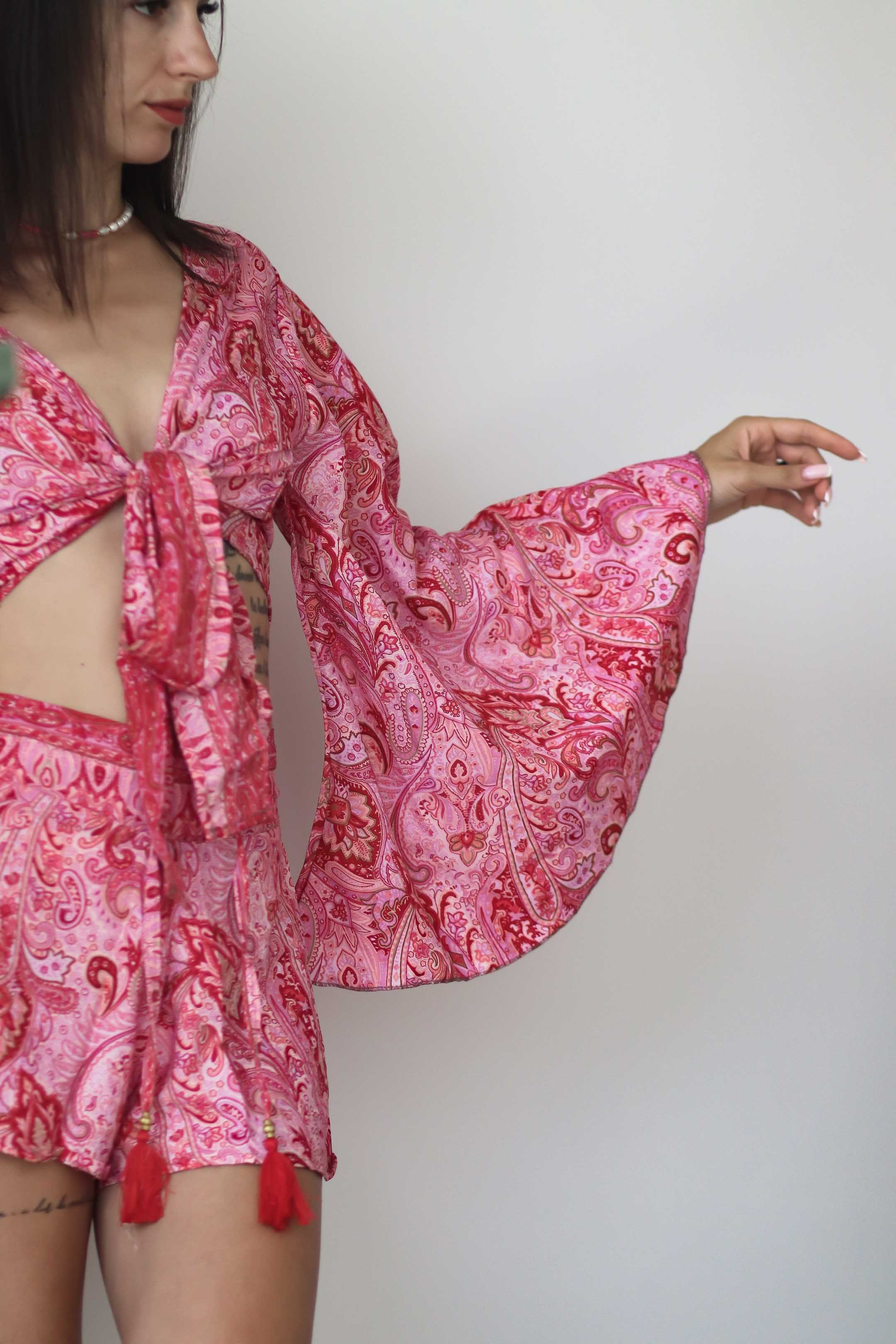 Коллекция купальников бикини. Фотограф на Шри-Ланке