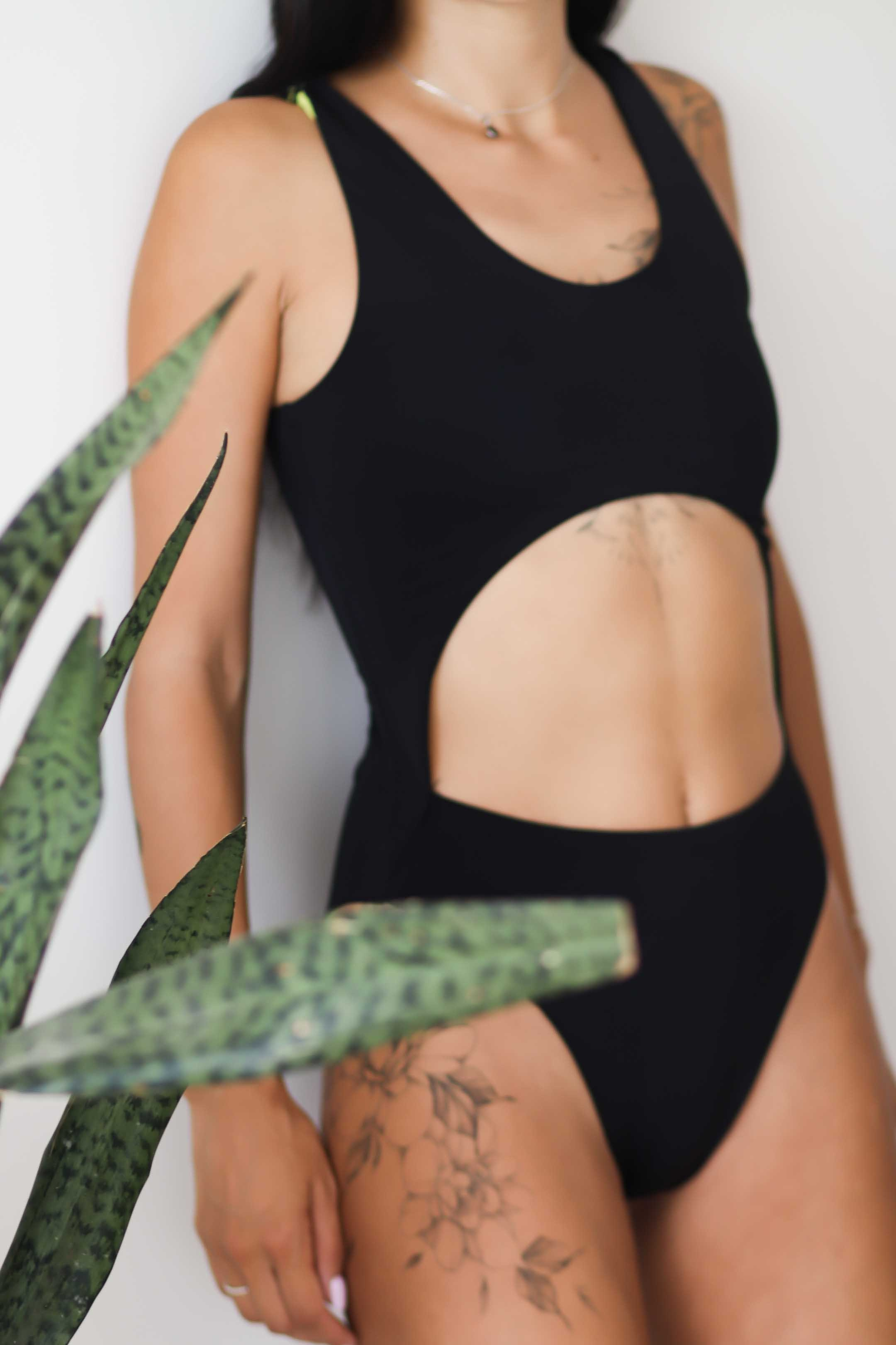 Коллекция купальников бикини. Фотограф на Шри-Ланке