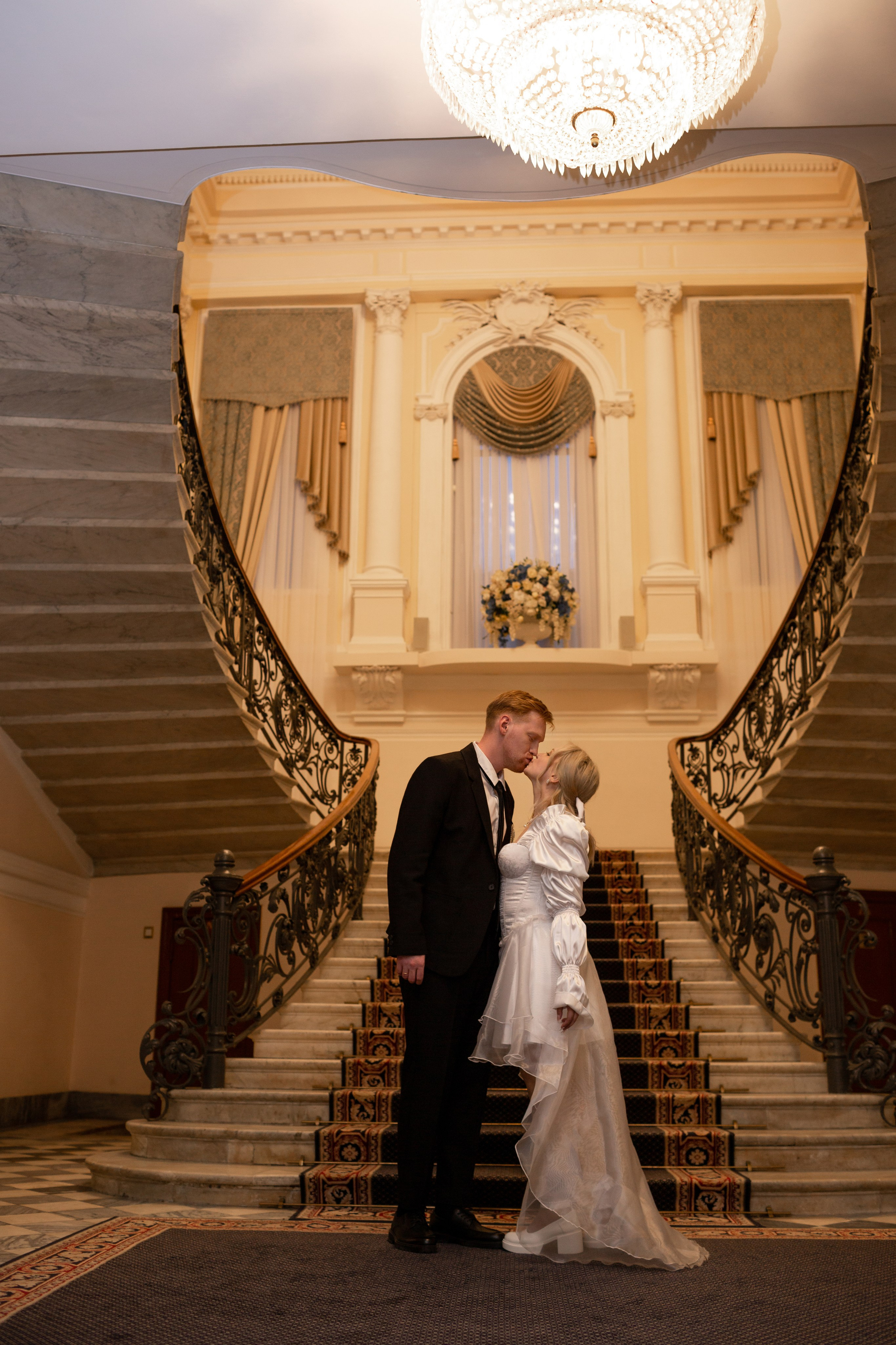 Свадебная фотопрогулка по улицам Петербурга. Свадебный фотограф Кирилл Белый