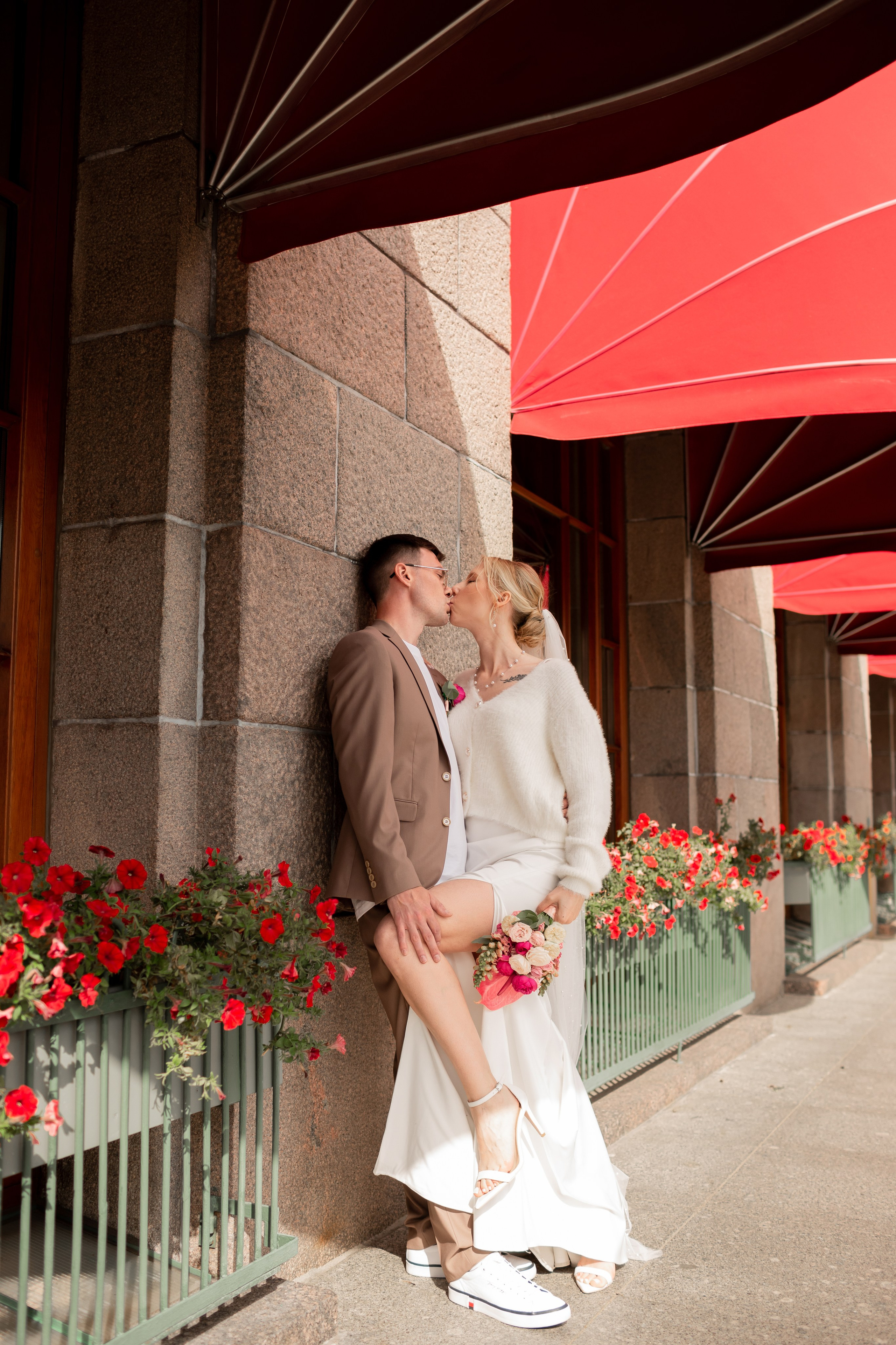 Свадебная фотосессия во дворцах Петербурга. Свадебный фотограф Кирилл Белый