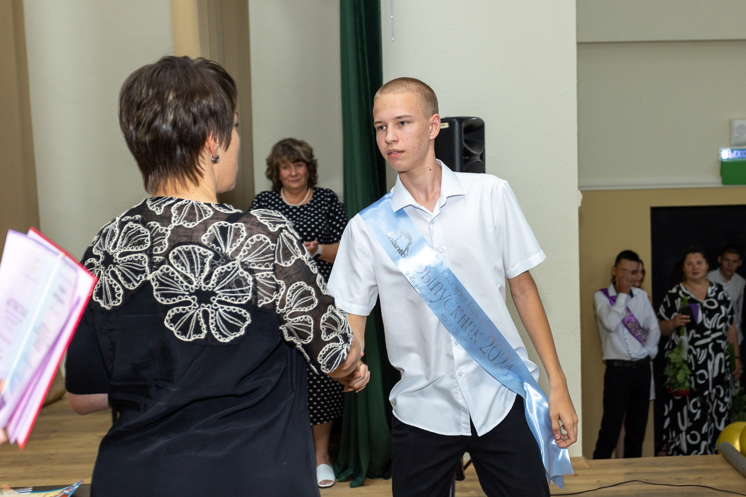 Вручение аттестата и выпускной вечер. Выпускные альбомы Майкоп, Краснодар Елена Золотарева