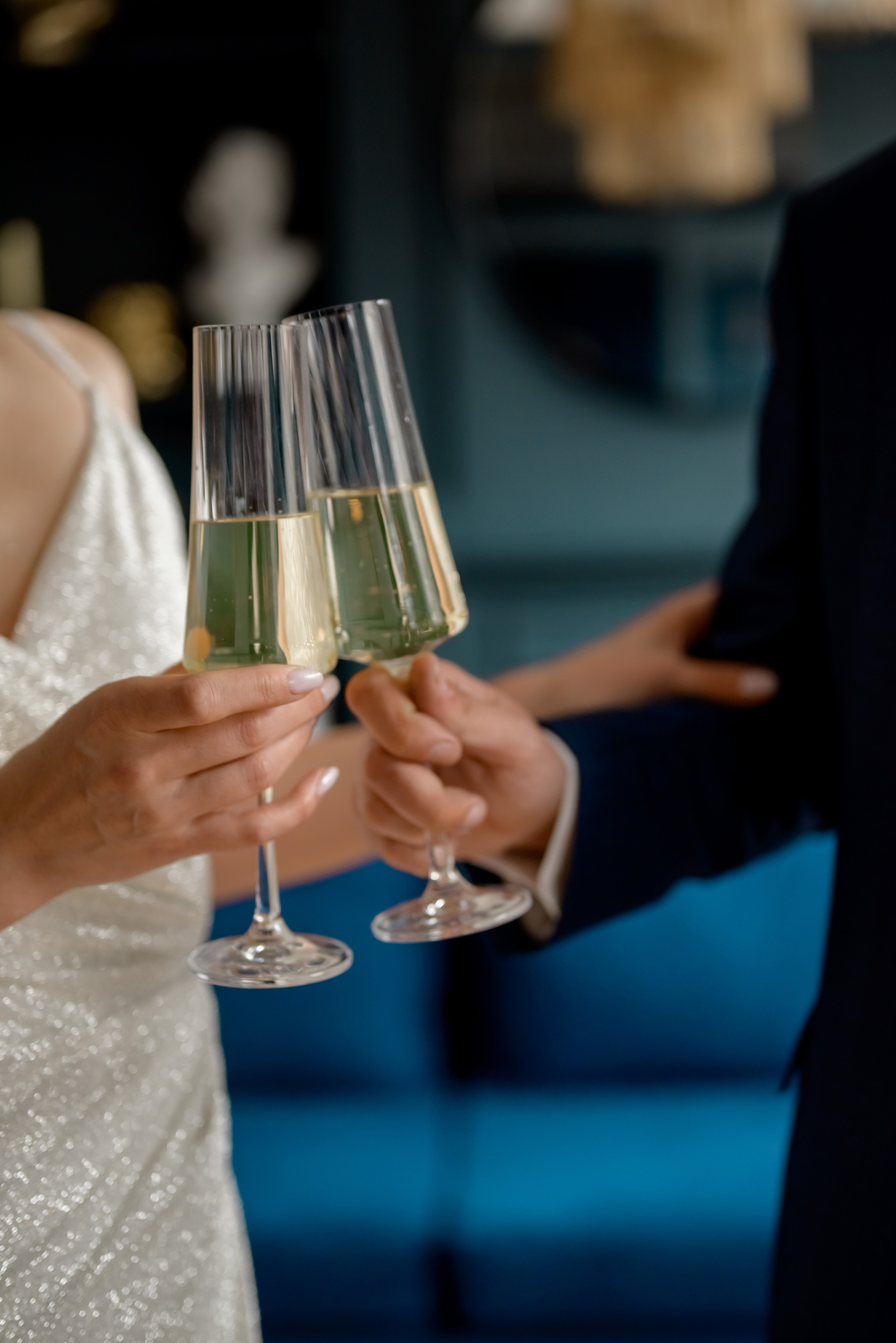 Свадебная фотосессия в синем зале. Юлия Басня семейный и свадебный фотограф в Донецке