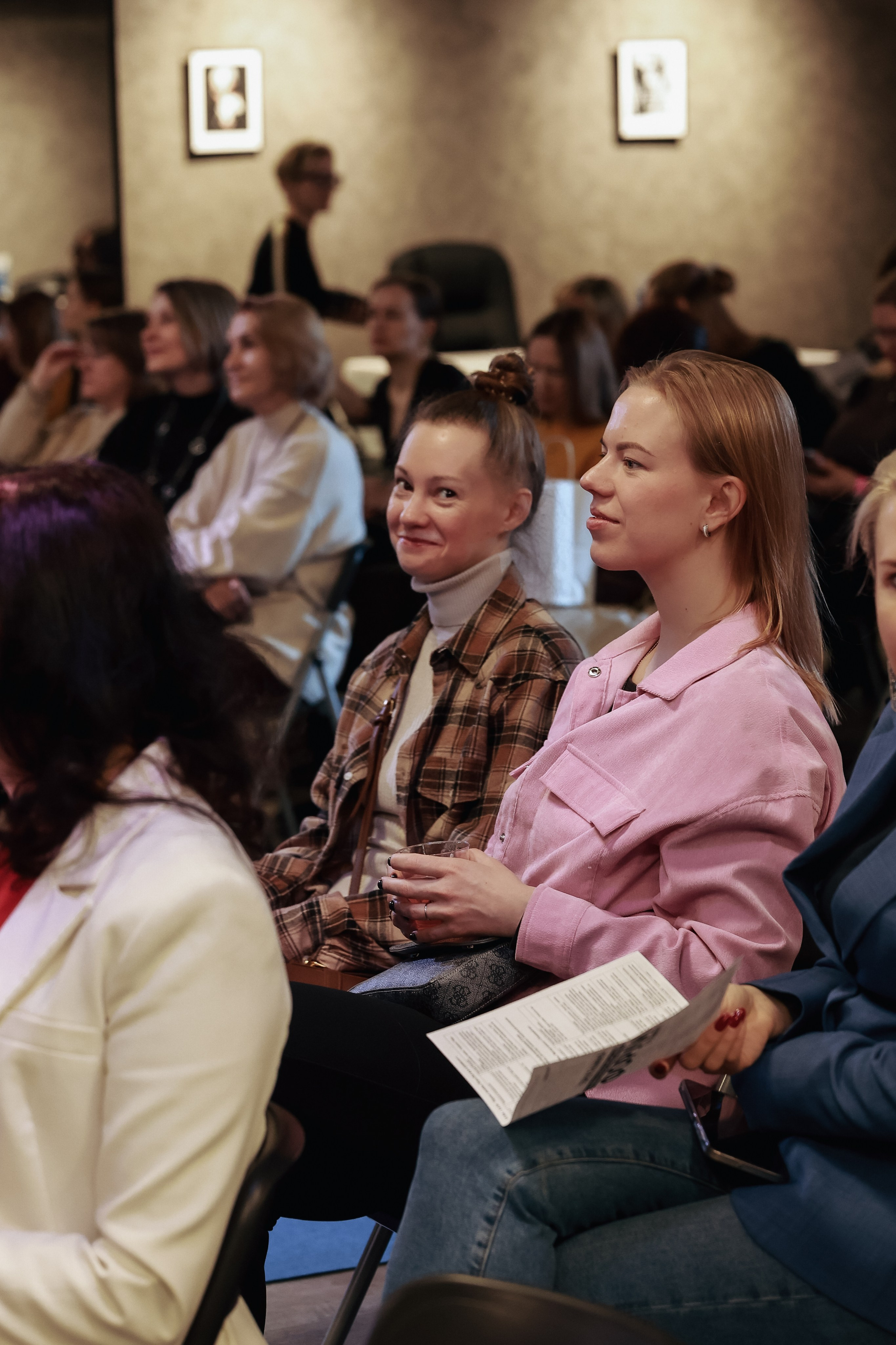 Репортажная фотосъёмка девятого Большого Женского Форума в Санкт-Петербурге. Профессиональный фотограф в Санкт-Петербурге Александр Волосенцев
