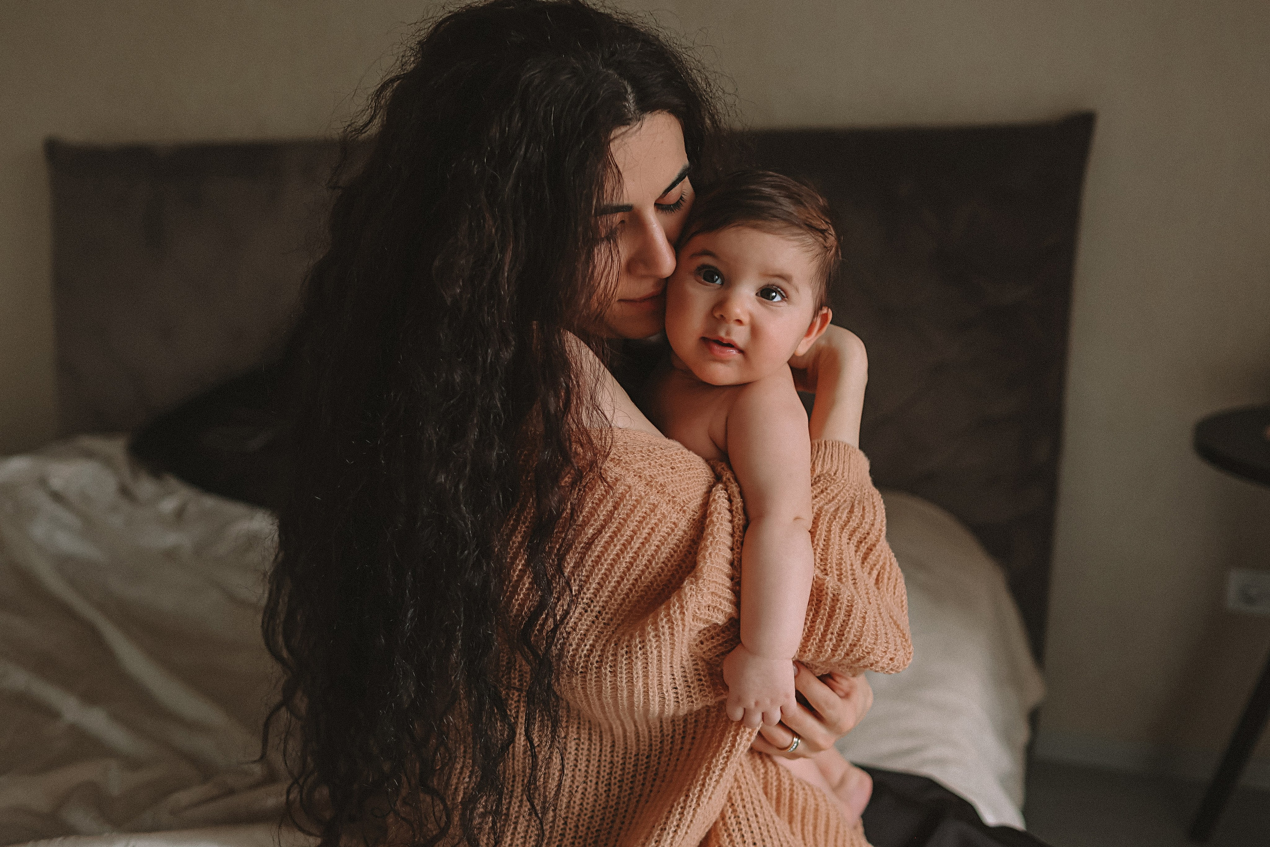 С малышкой. Семейный фотограф Тюмень, фотограф на роды Салмина Мария