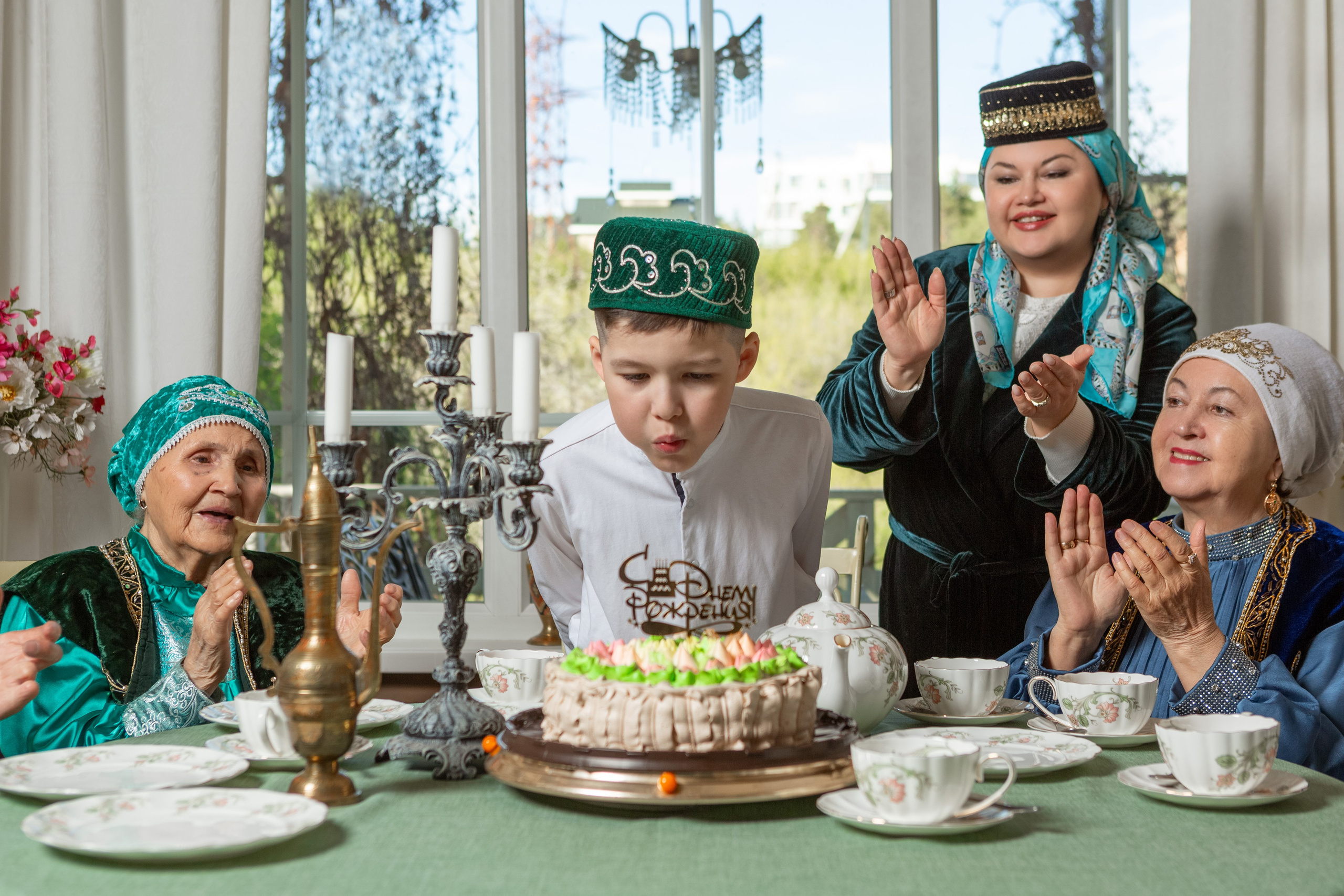 Семейная фотосессия в татарском и европейском стиле. Рекламный, предметный, репортажный, семейный фотограф и художник в Москве