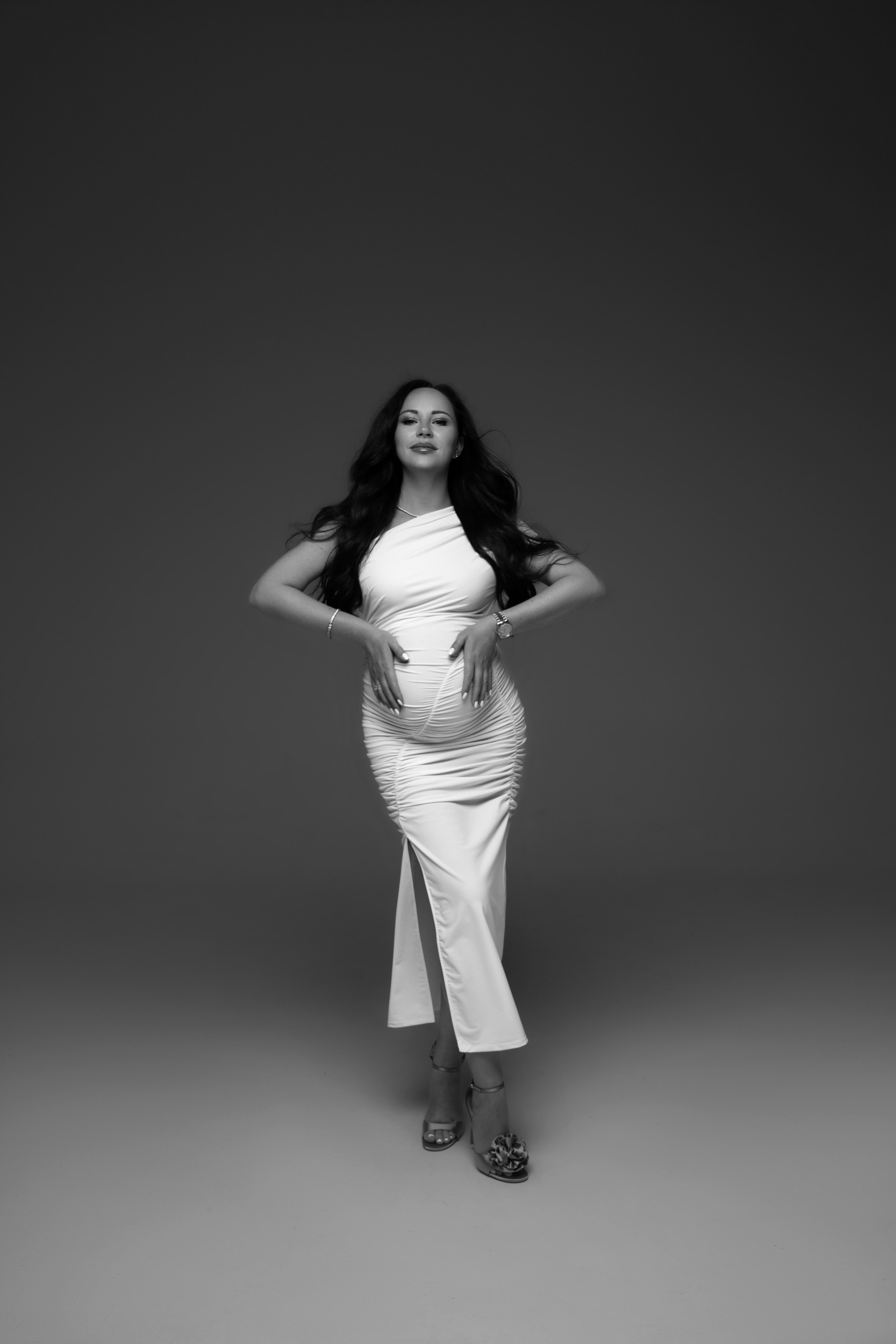 Stylish Maternity Photography Dubai | Fashionable Shots