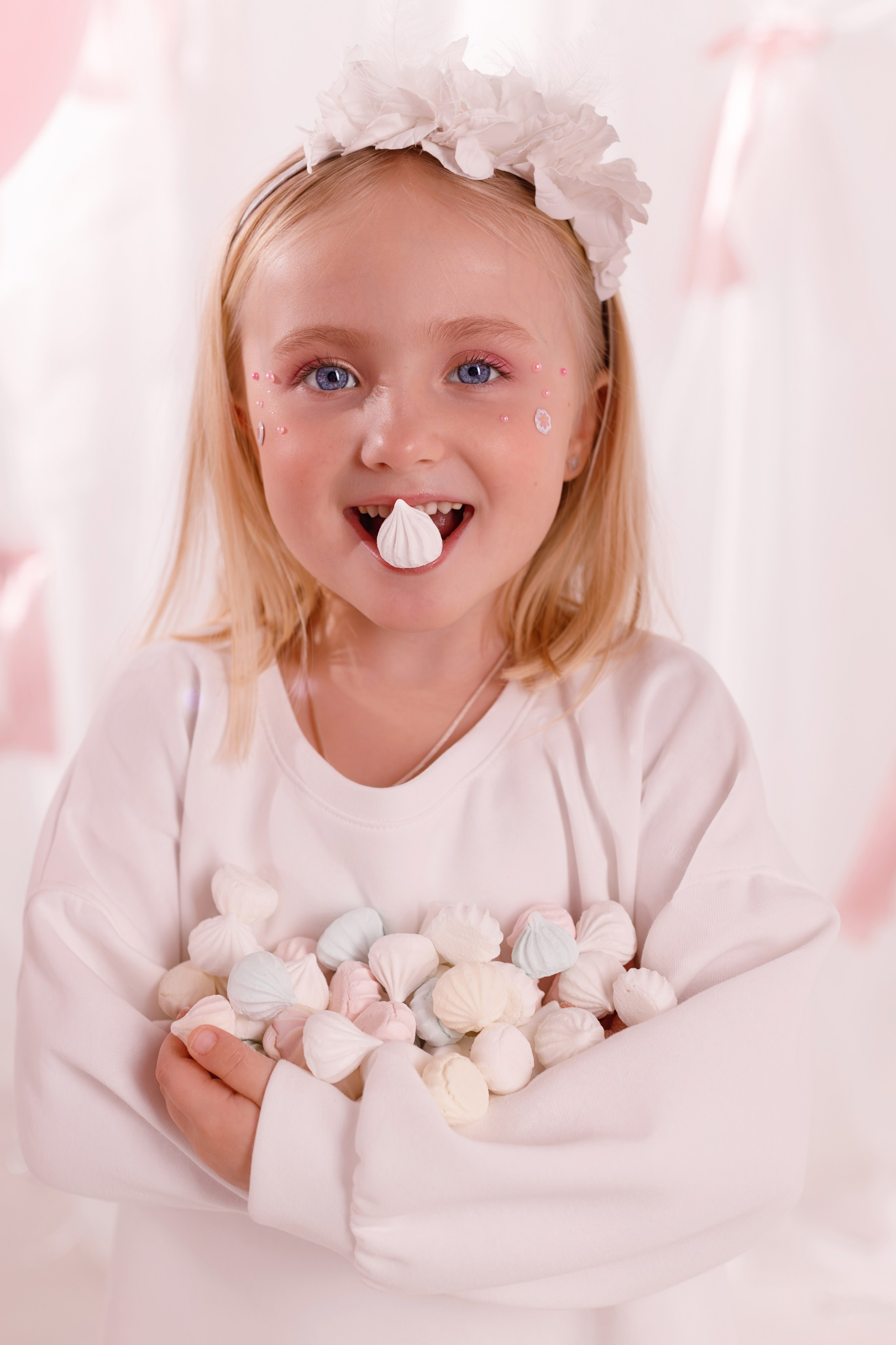 Фотосессия на День Рождения для девочек — сладкий праздник в сказочных декорациях. Детский студийный фотограф Сочи