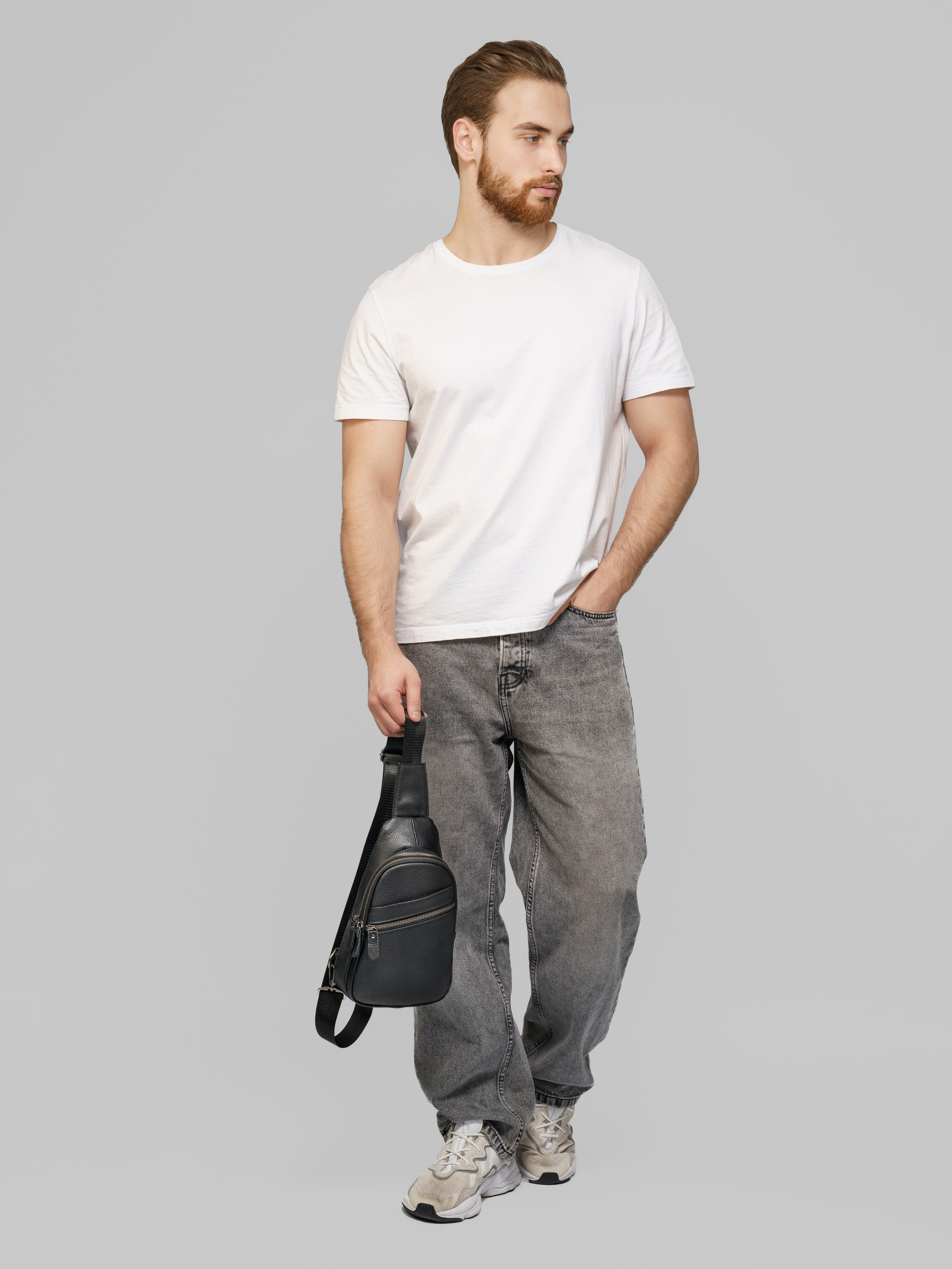 Сумки-бананки, модель Кирилл. KED Production — продакшн из СПб. Создаём фото, видео и контент, который помогает брендам и селлерам продавать больше