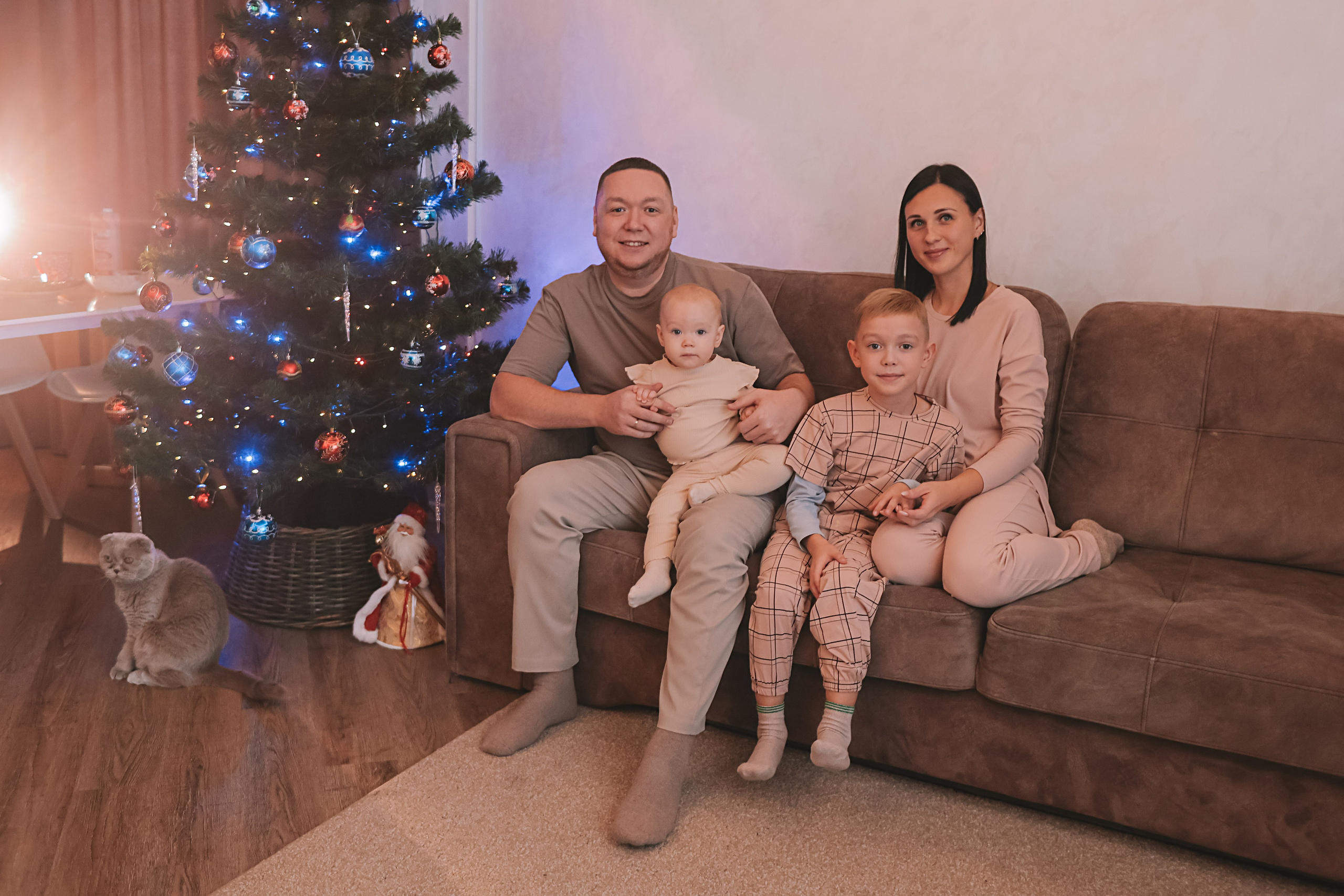 Дома. Семейный фотограф Тюмень, фотограф на роды Салмина Мария