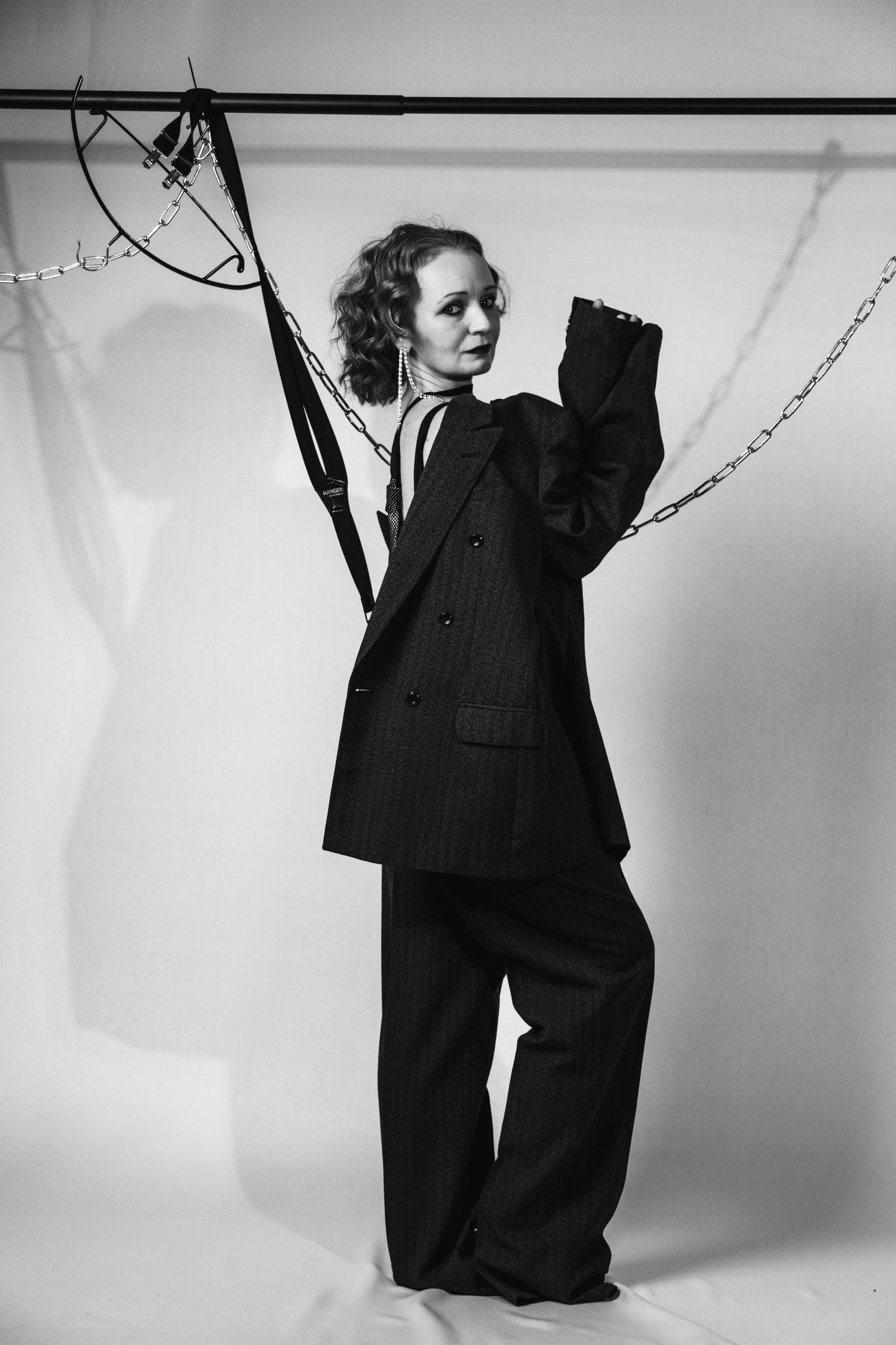 2025-07-13. Анжела и пиджак