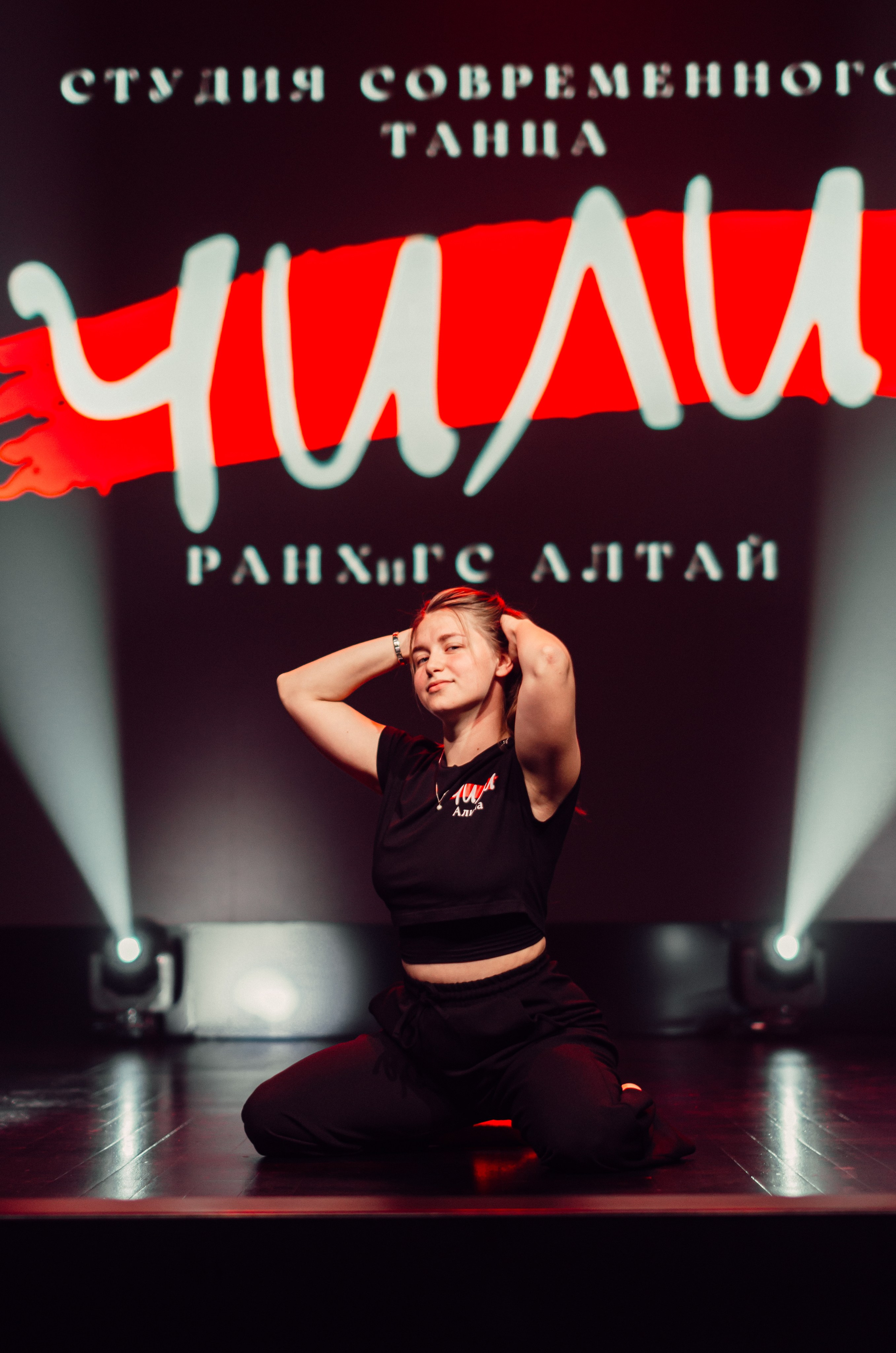 Групповая фотосъемка танцевального коллектива. Денисова Аля — фотограф для парных съемок и индивидуальных историй в Барнауле