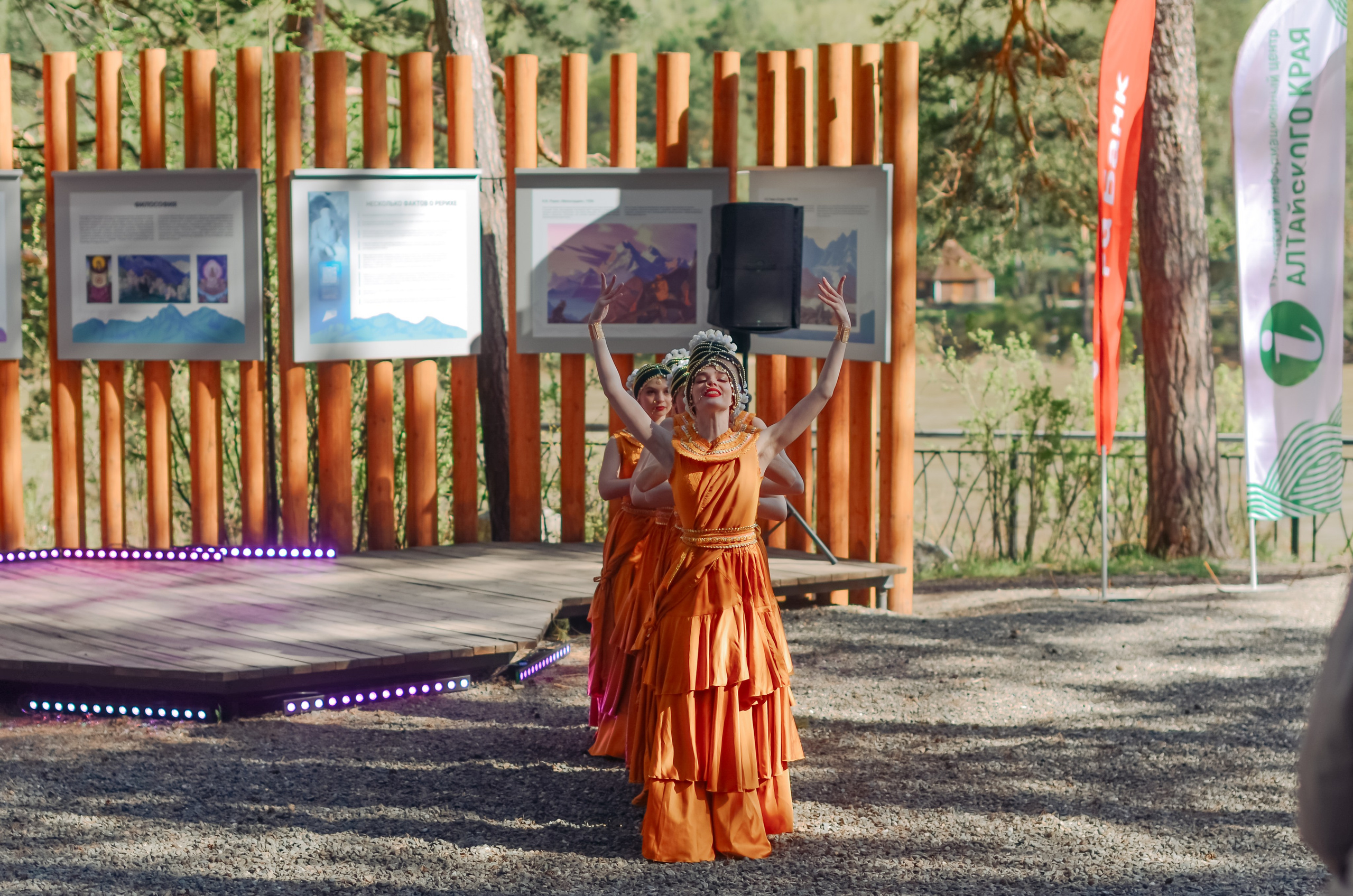 Фестиваль «Цветение Маральника на Алтае 2025». Фоторепортаж. Денисова Аля — фотограф для парных съемок и индивидуальных историй в Барнауле