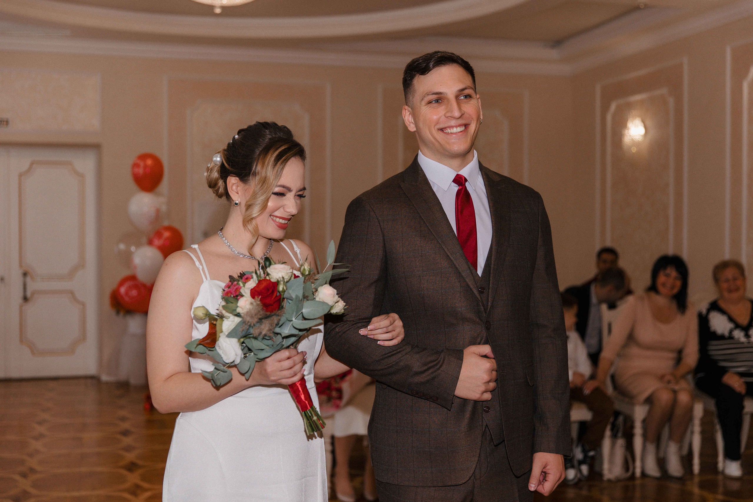 ''Волга — корабль любви''. Свадебный видеограф в Крыму Алина Мироманова