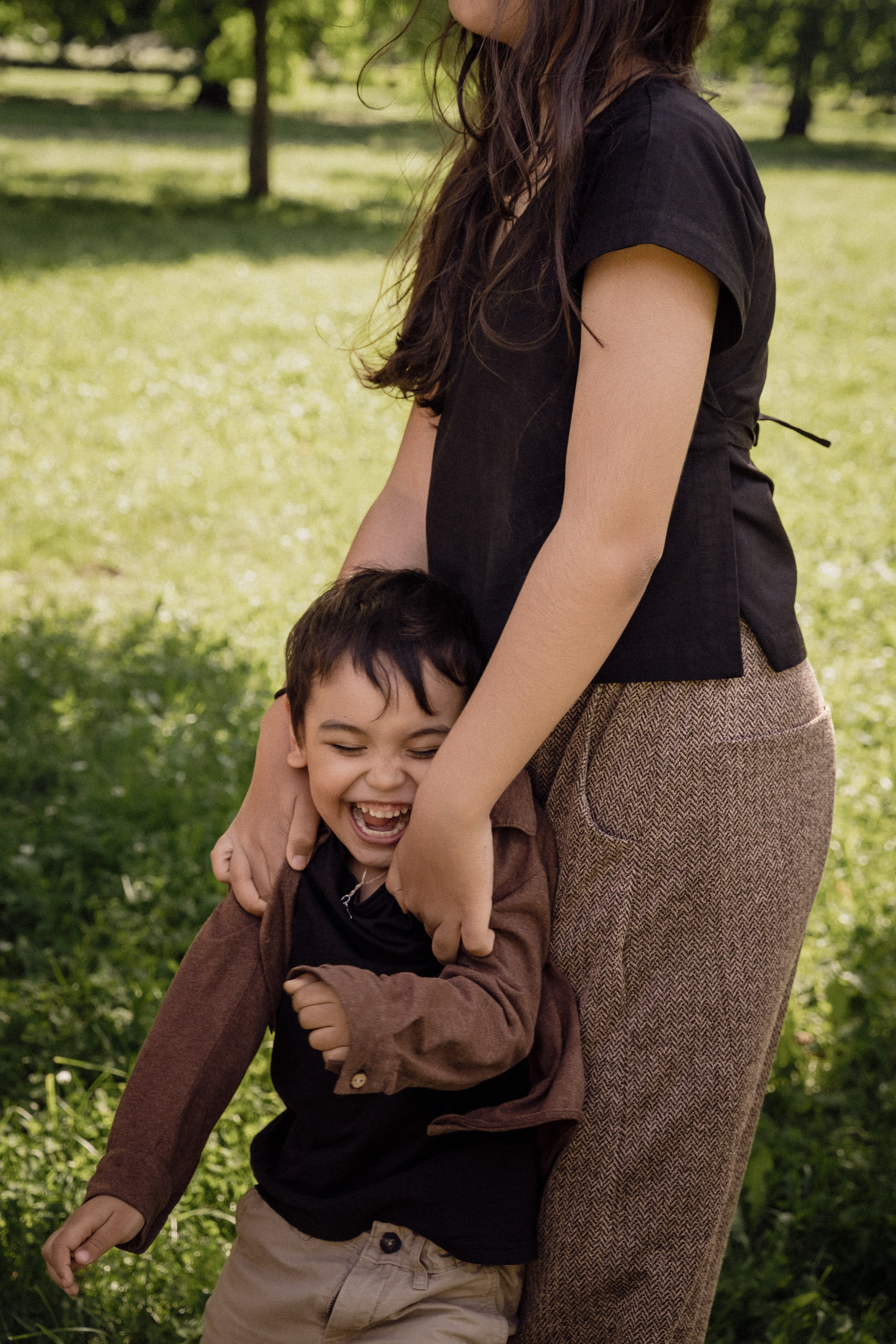 Лида, Даня и Эвелина 🤍 Всех нужнее и дороже, всех доверчивей и строже в этом мире доброта. Лайфстайл фотограф в Санкт-Петербурге — Наташа Шмидт