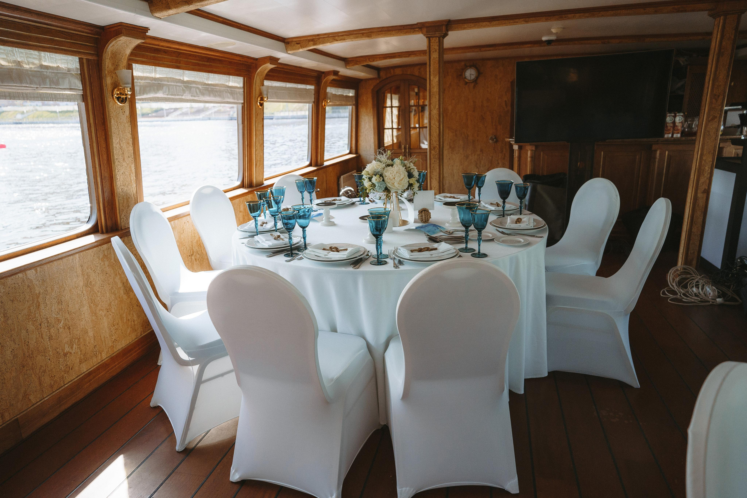 Свадебная фотосессия на теплоходе