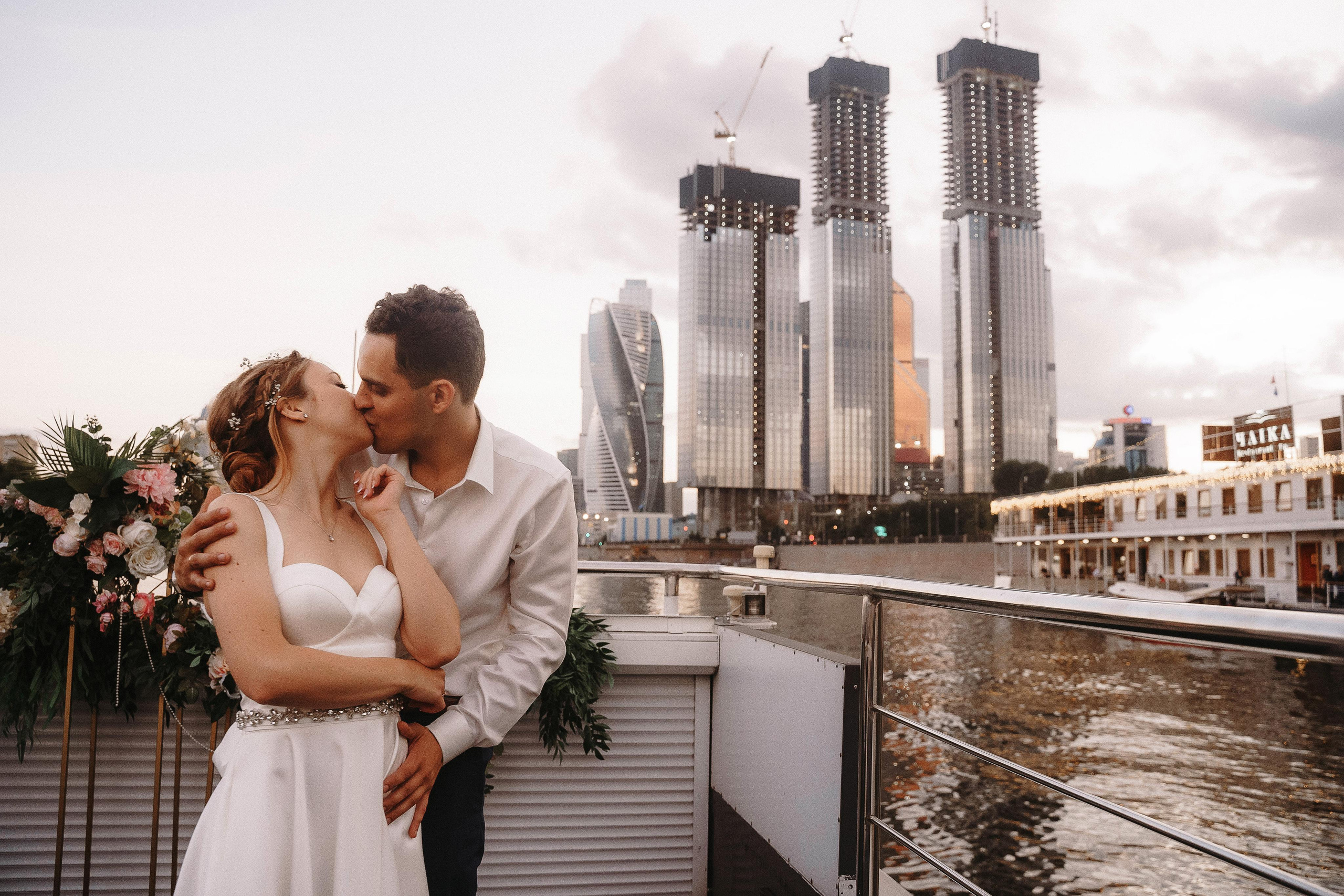 Свадебная фотосессия на теплоходе