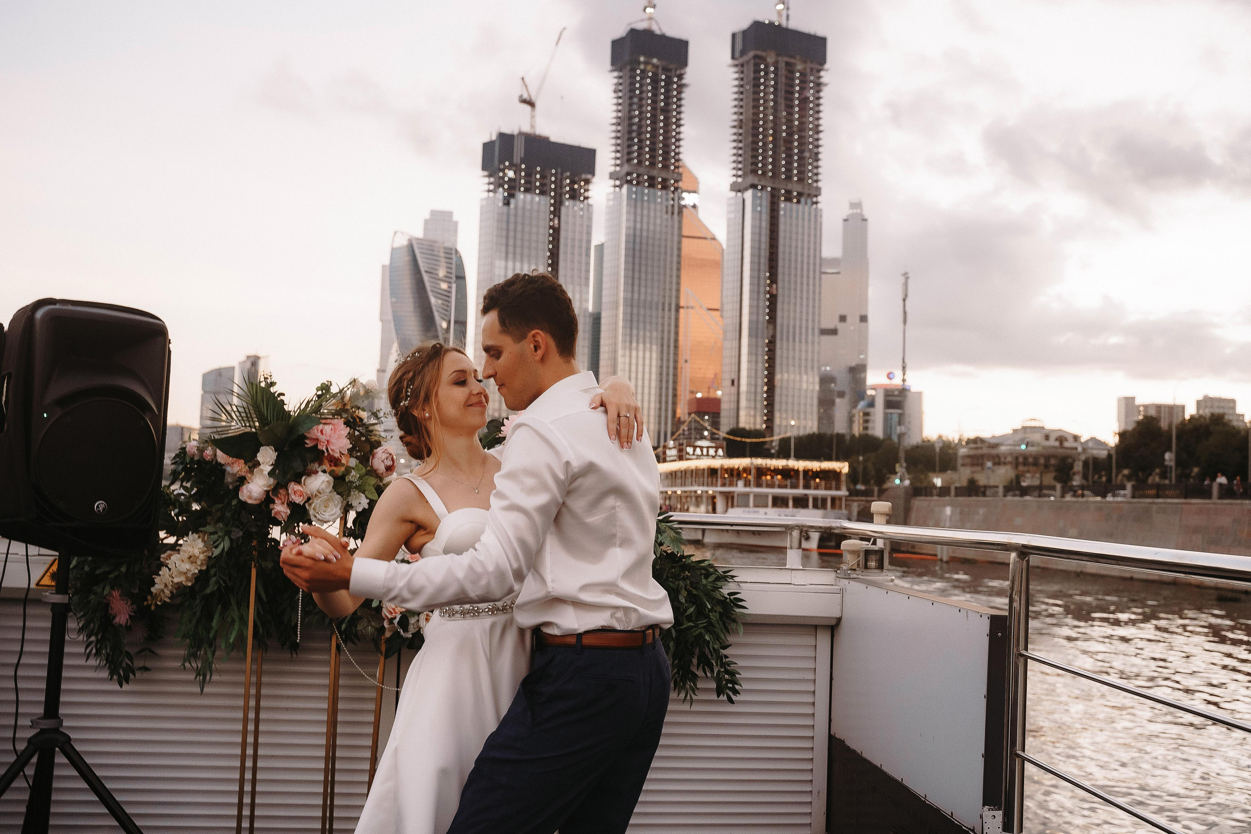 Свадебная фотосессия на теплоходе