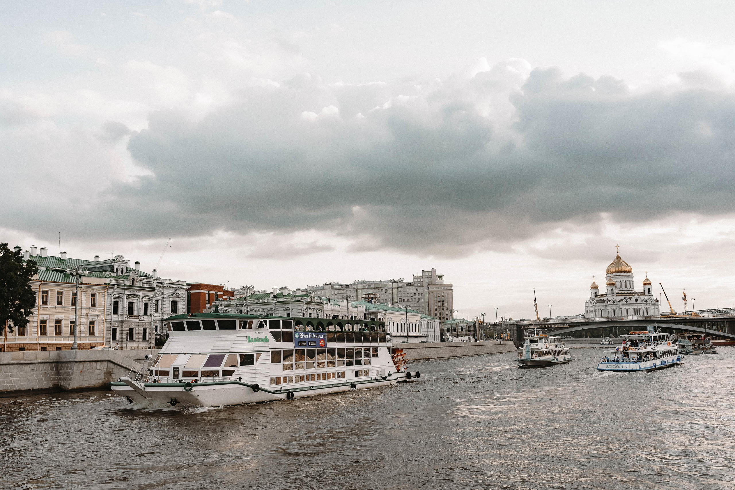 Свадебная фотосессия на теплоходе