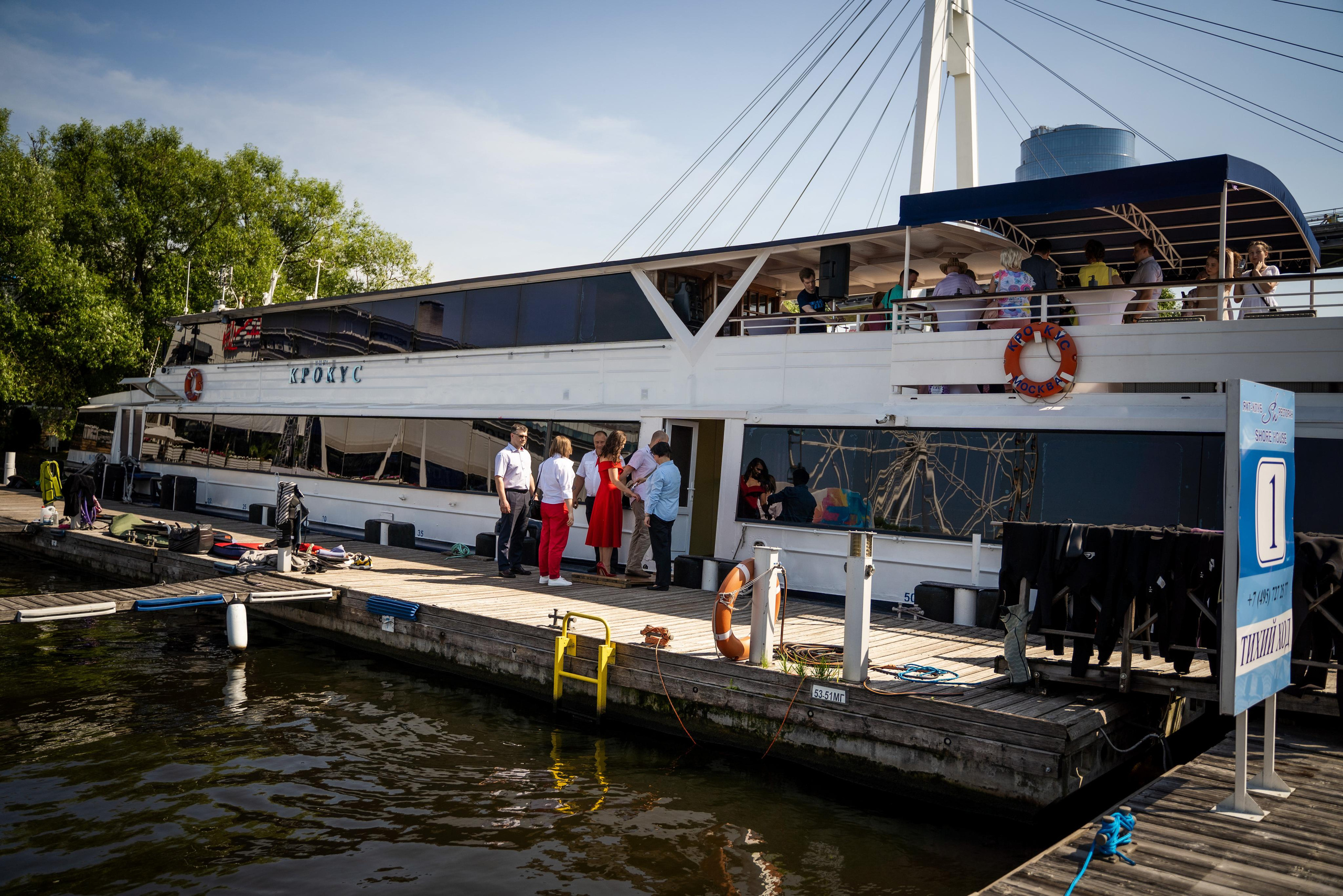 Свадебная фотосессия на теплоходе