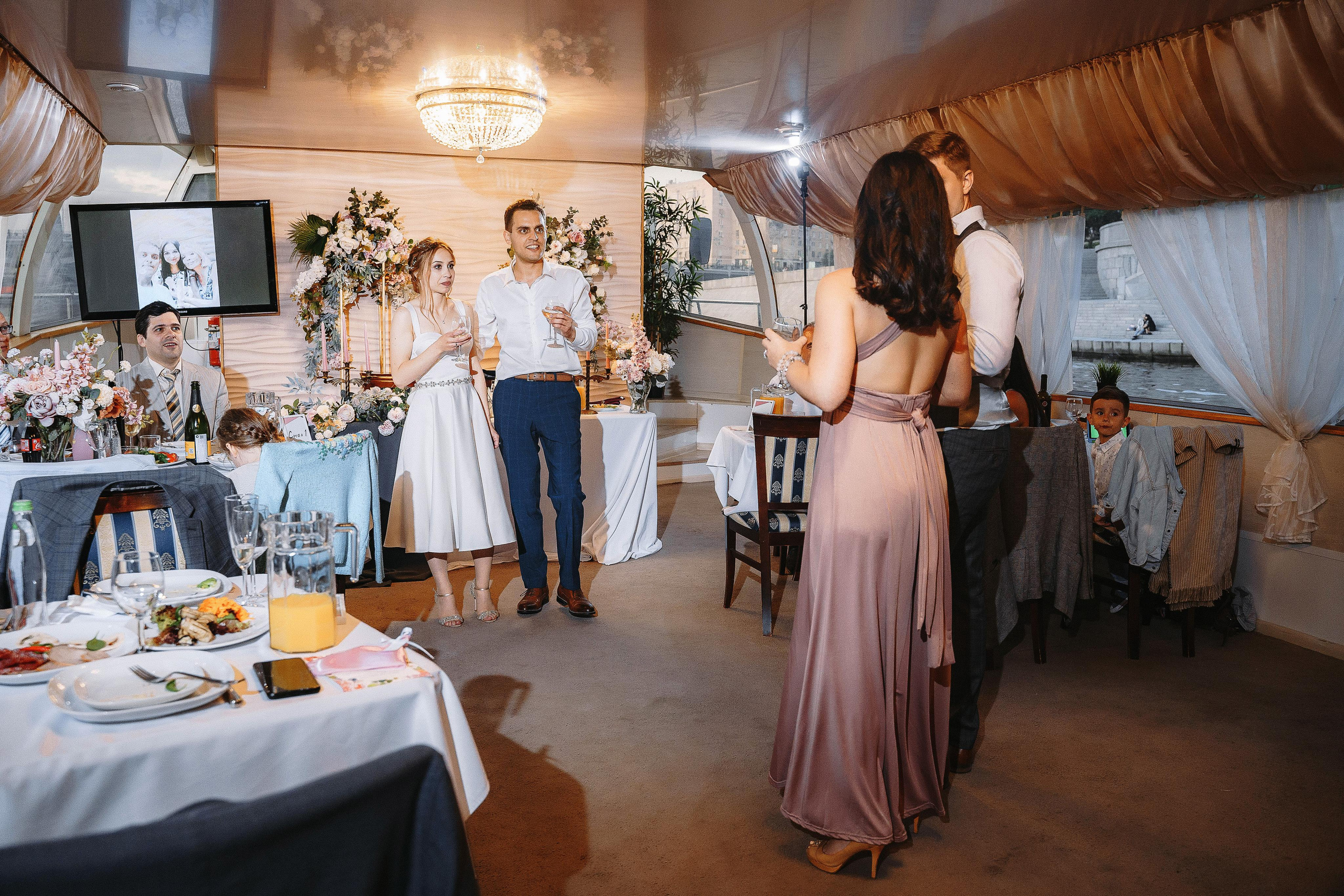 Свадебная фотосессия на теплоходе