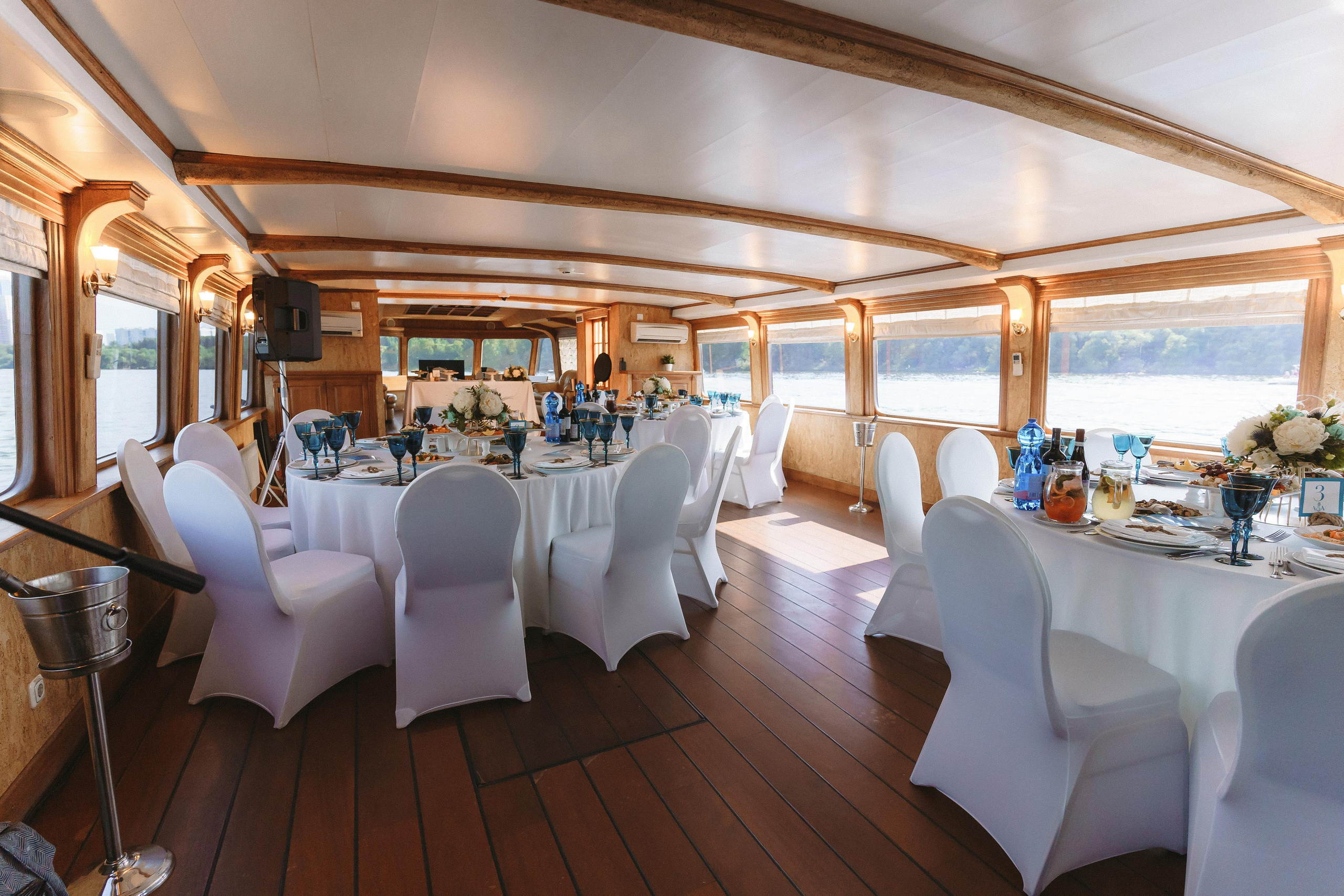 Свадебная фотосессия на теплоходе