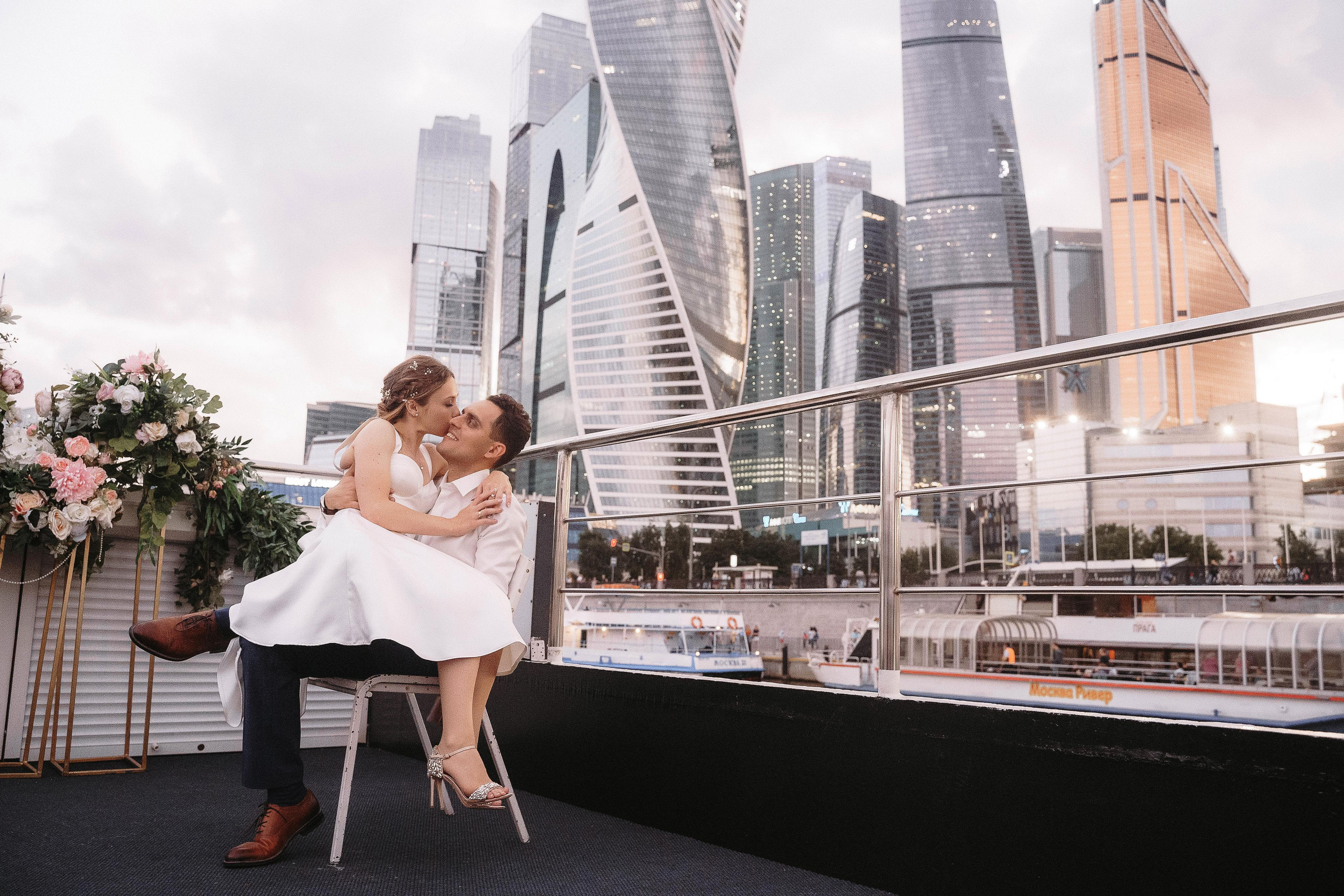 Свадебная фотосессия на теплоходе