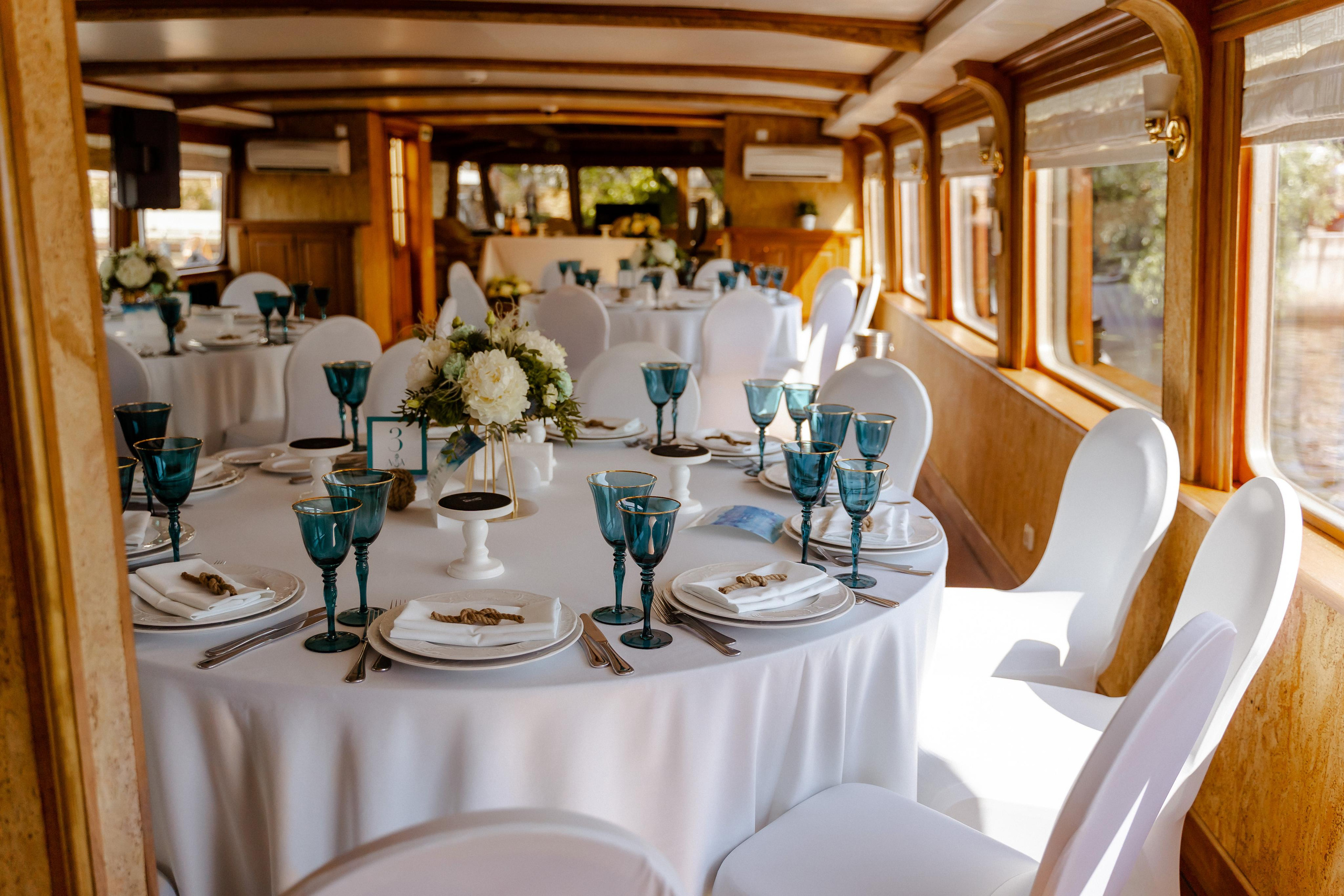 Свадебная фотосессия на теплоходе