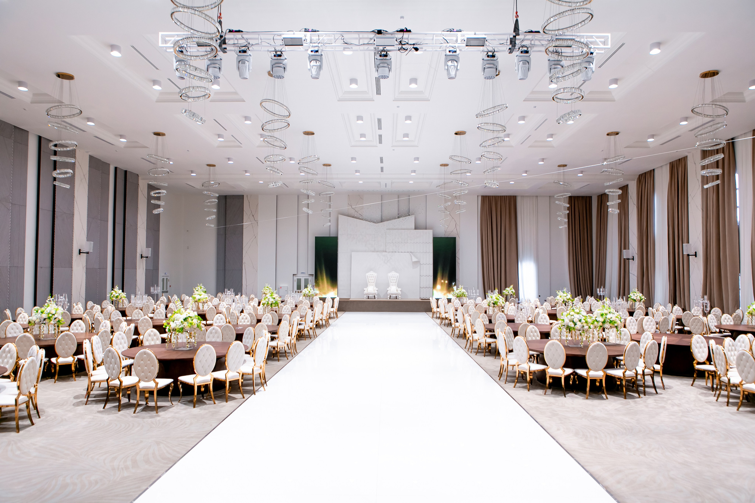 Банкетный зал Grand Holl. Контент фотограф, съемка для маркетплейсов, фуд съемка и репортажи в Новосибирске Ралия Галеева