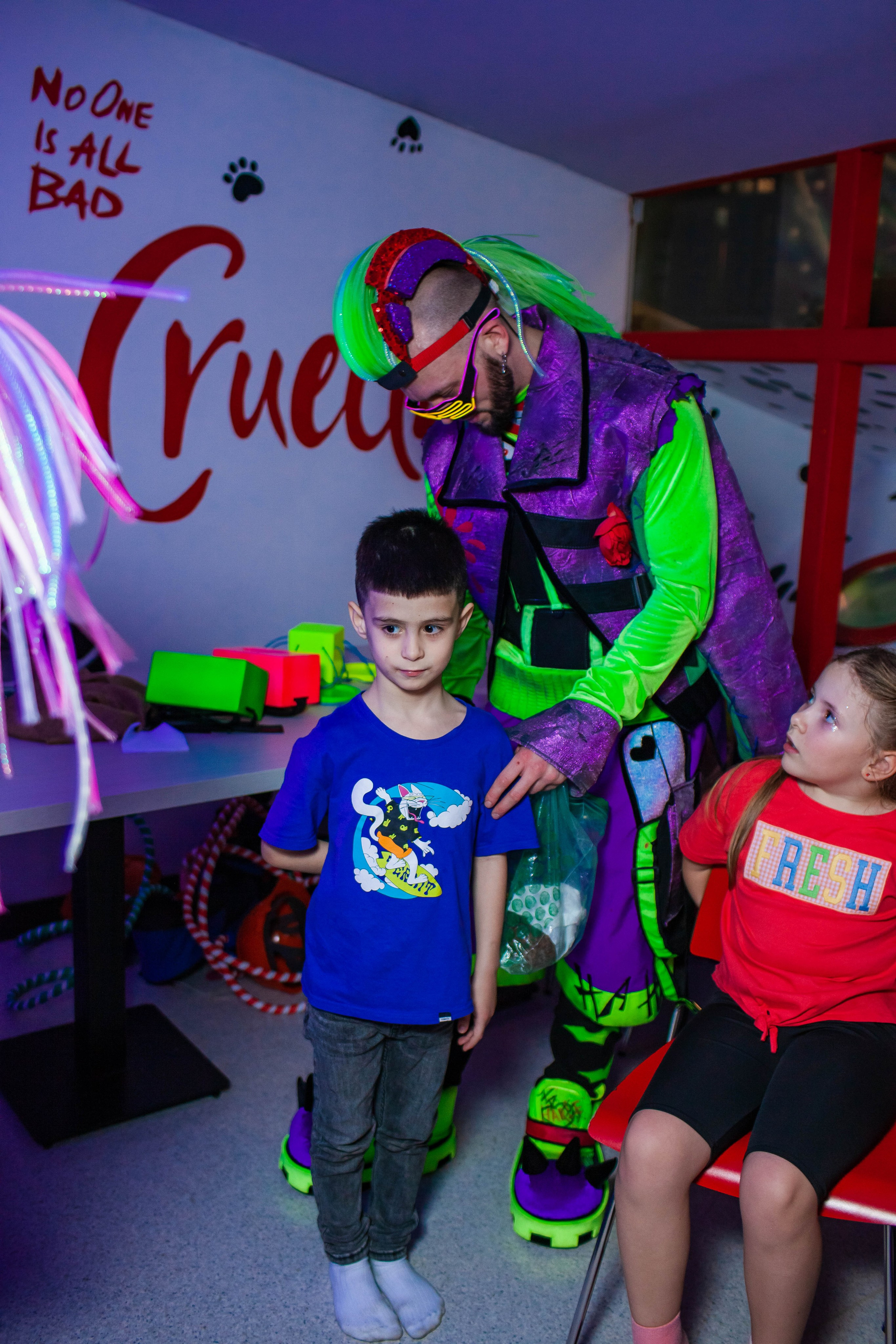Неон Челендж День рождения Ярослава. Детский и семейный фотограф в Санкт-Петербурге Елизавета Сорокина