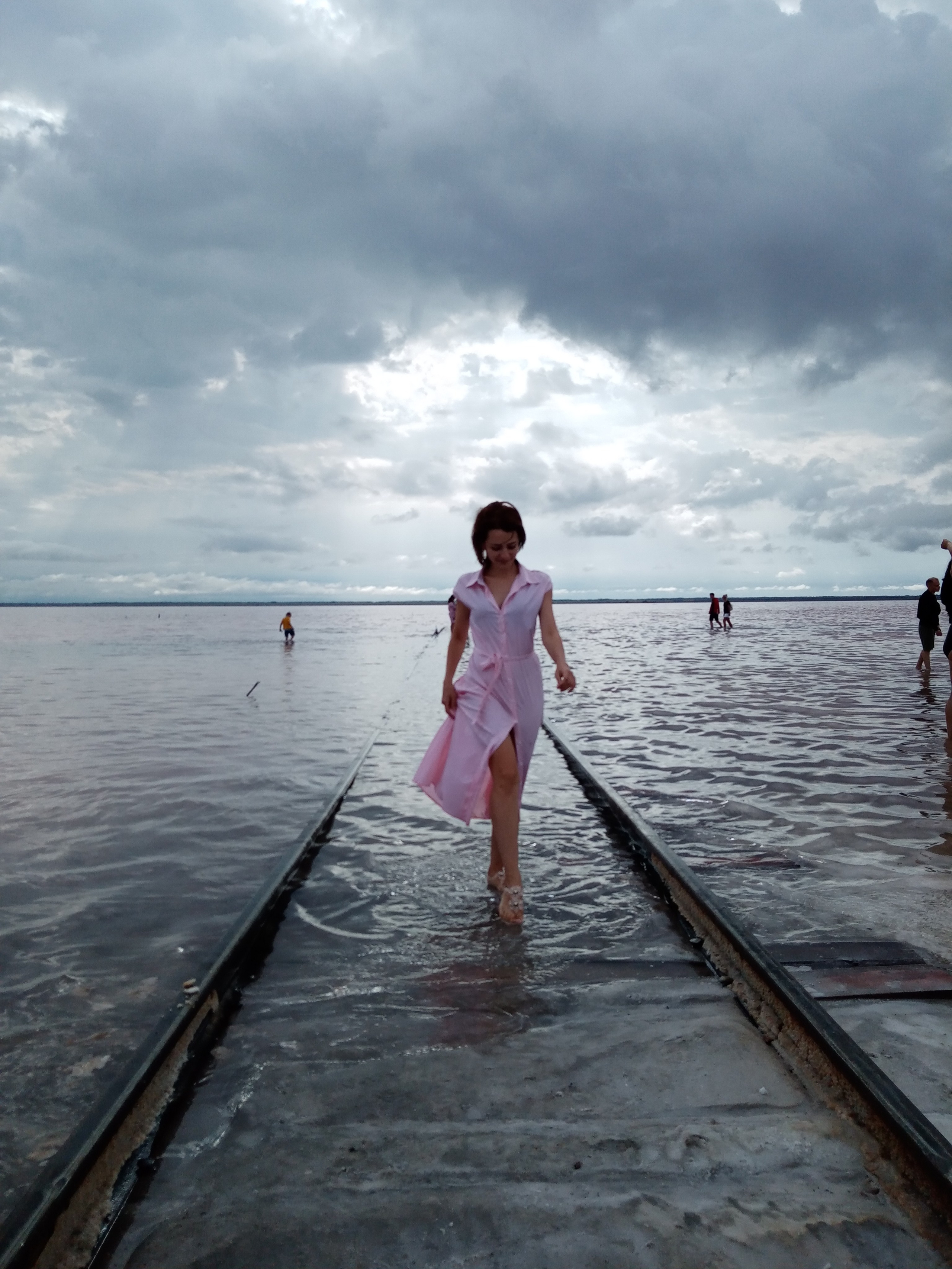 Море, Соленое озеро, Бурсоль, рельсы, девушка, небо