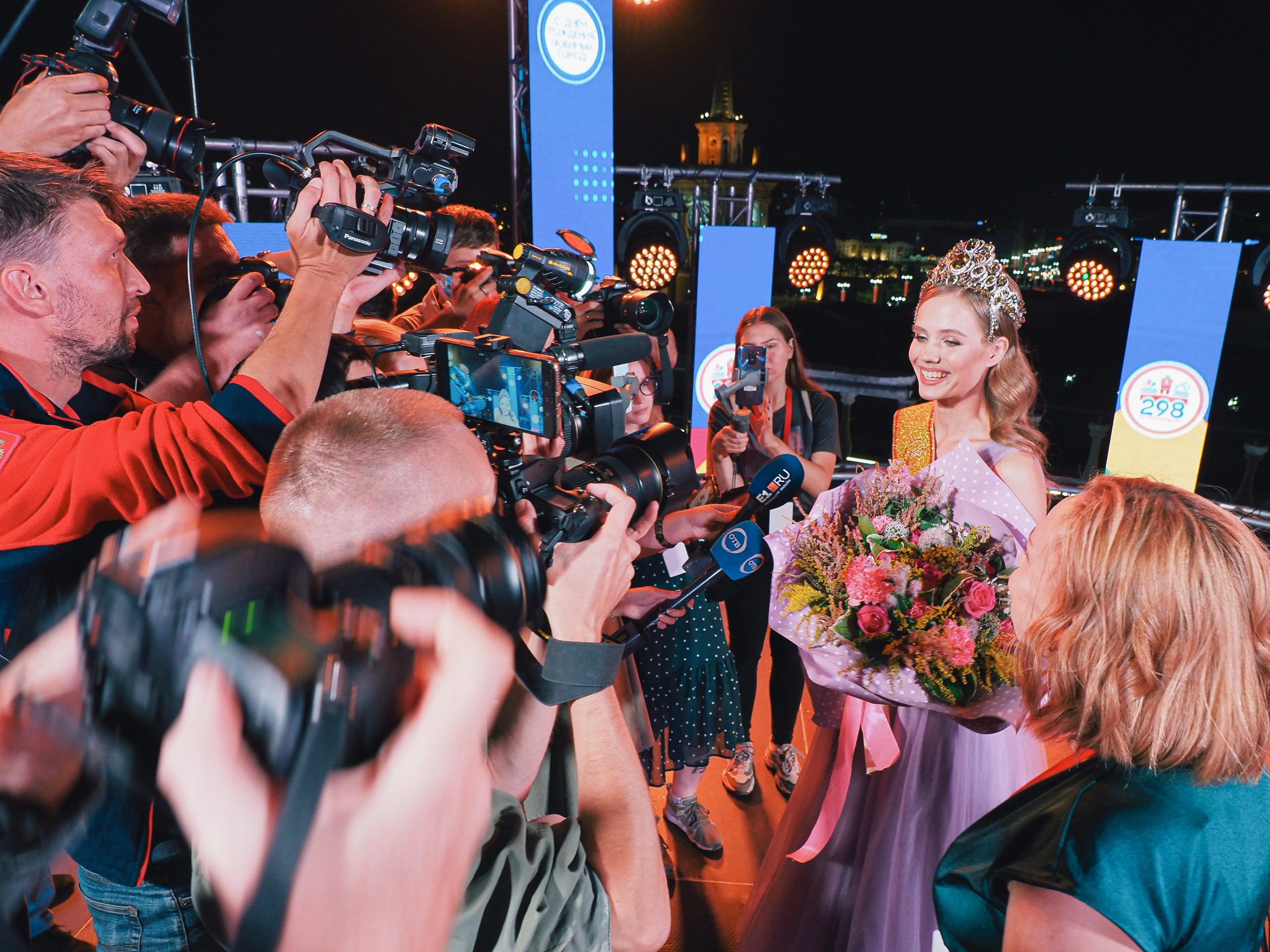 мисс екатеринбург 2021 и много фотоаппаратов