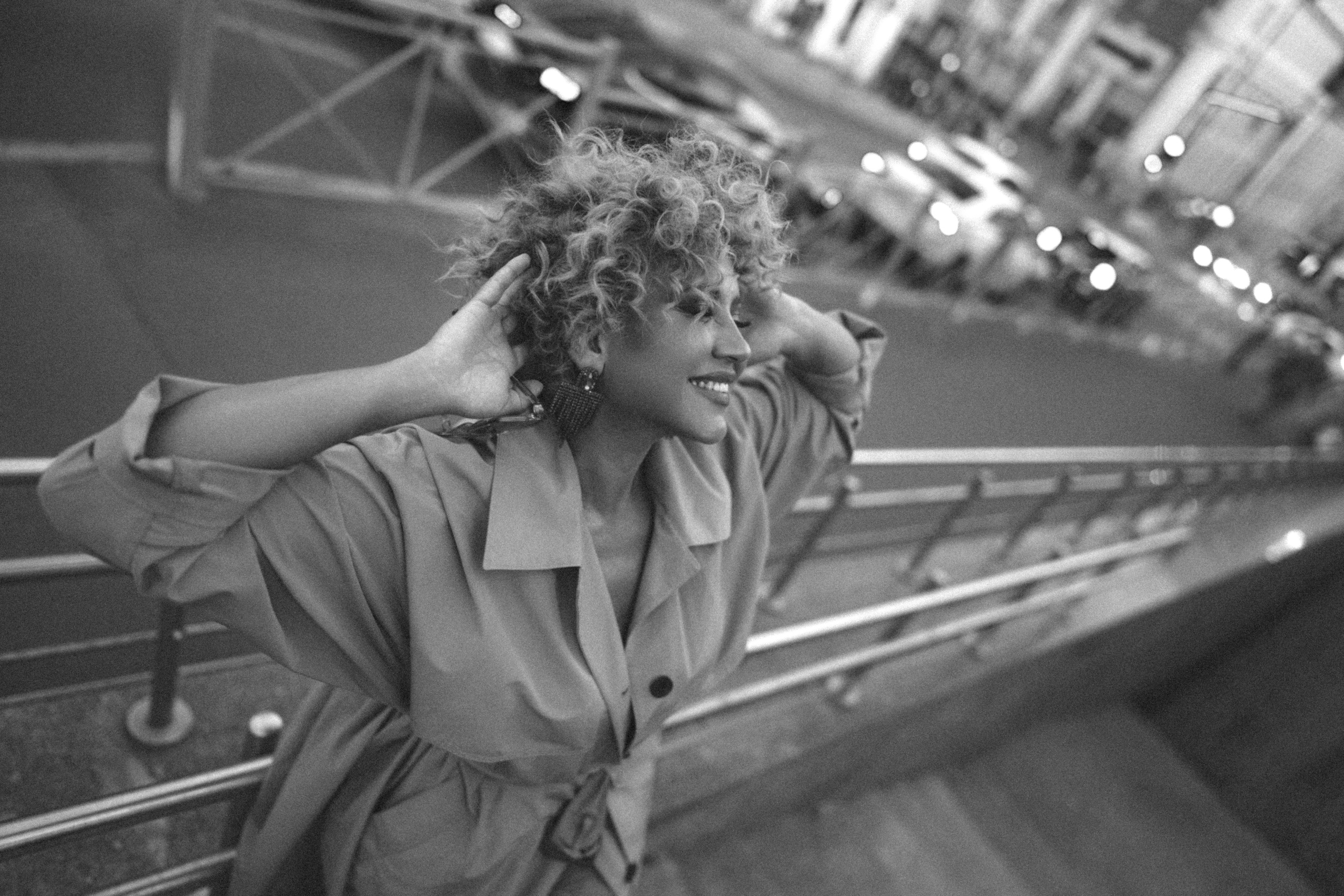 Black and White Outdoor Photoshoot with Regina in the City Center of Kazan — Anton Avanzato