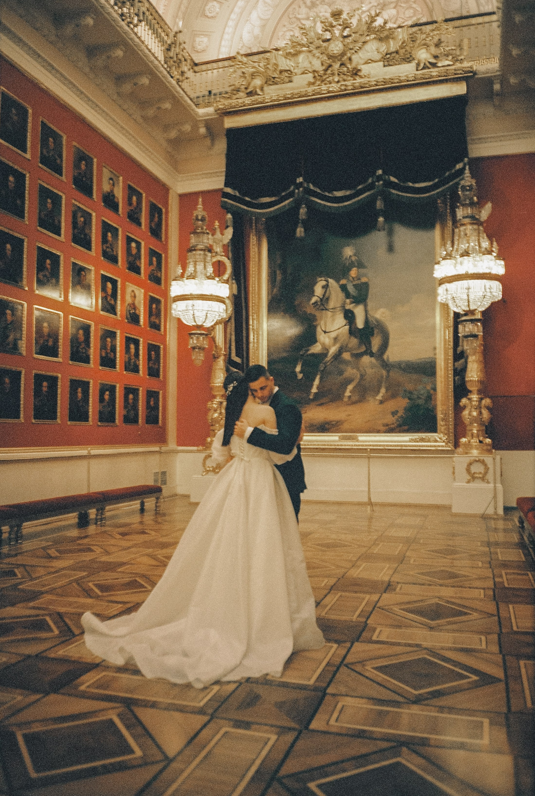 Ксения и Эдуард с пленкой 35 mm. Фотограф в Санкт-Петербурге Юлия Гербель