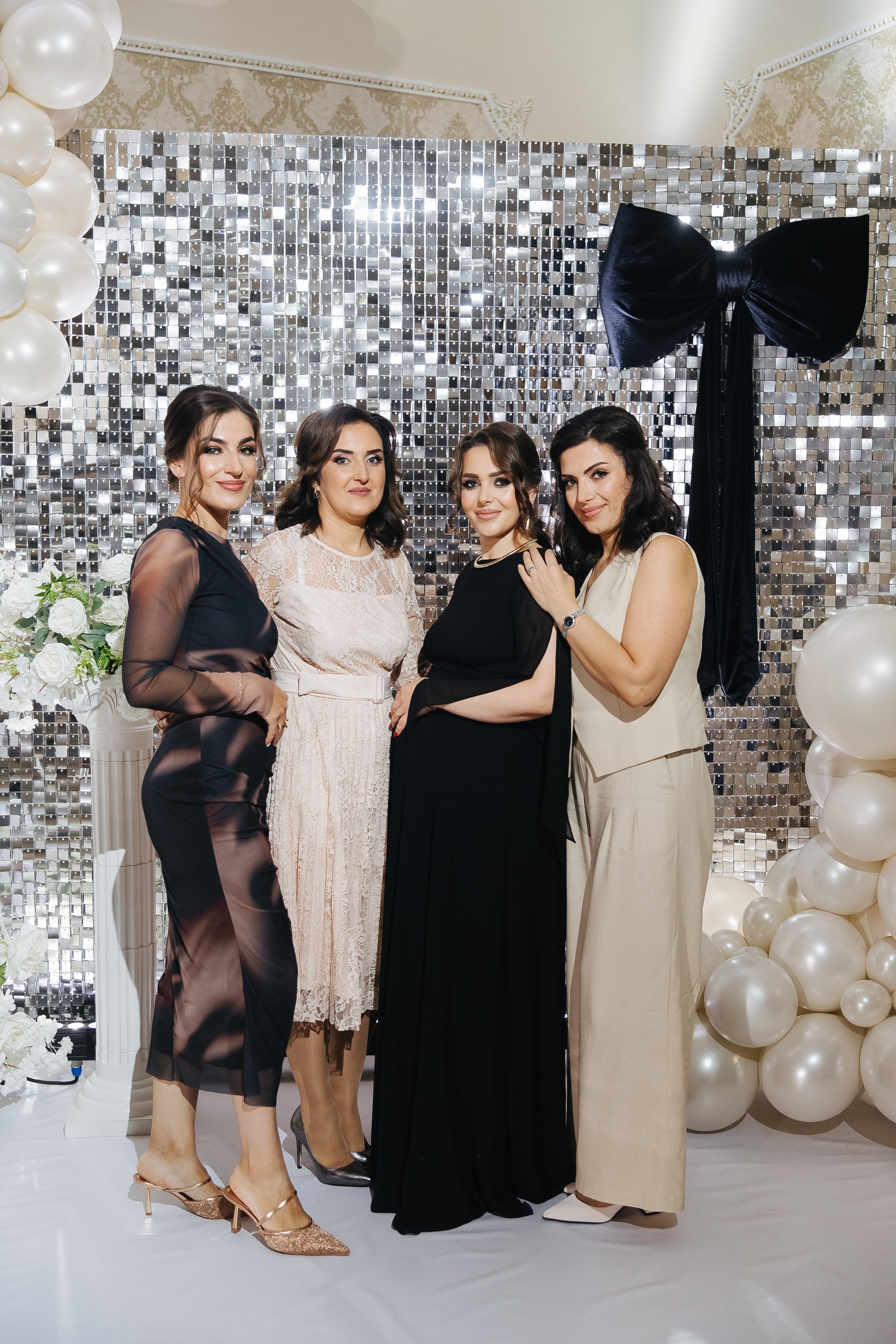 Ани и Назели. 35&5 День рождения, «Янтарь». Фотограф в Красноярске Надежда Воскресенская