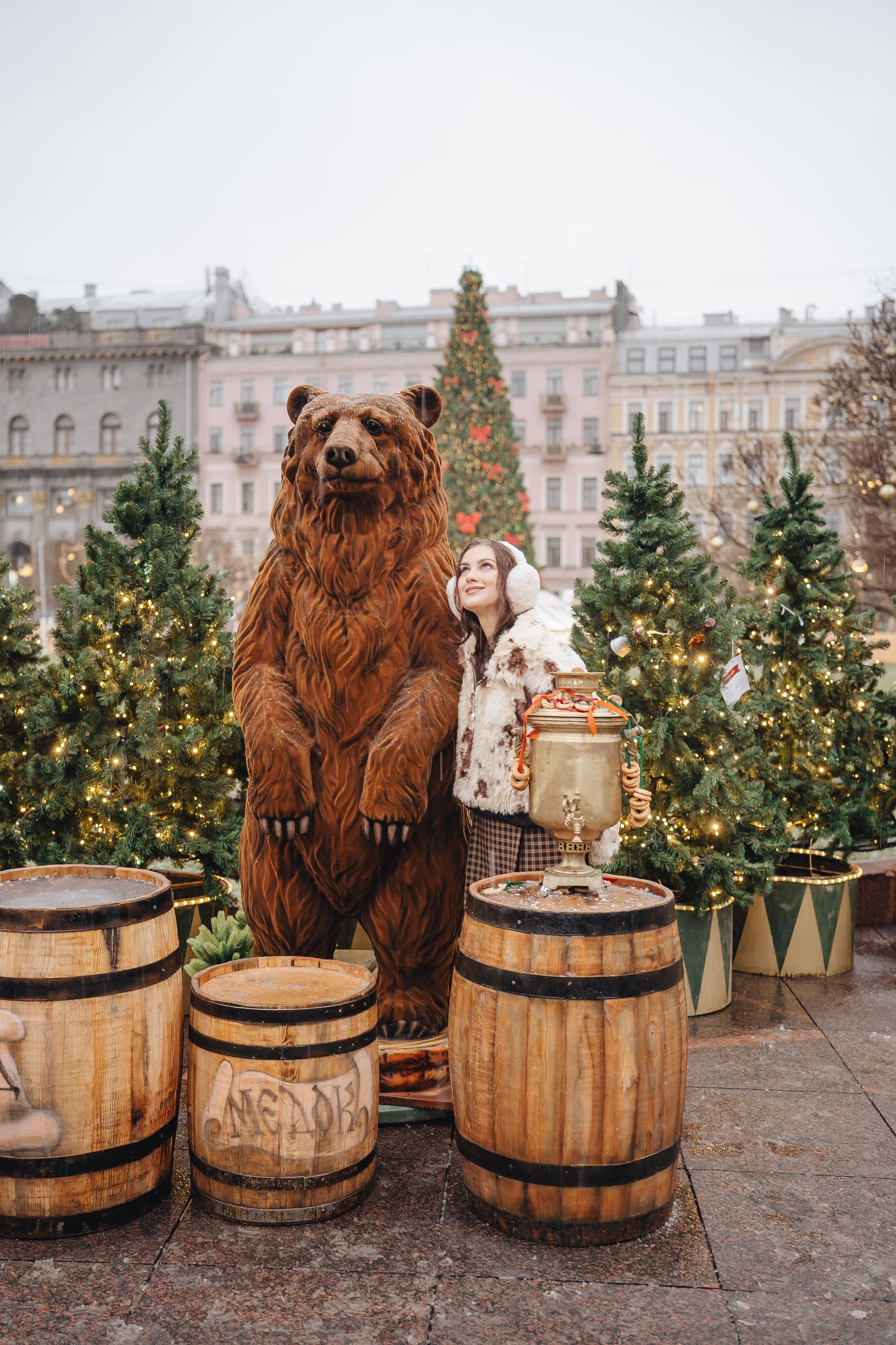 ПРОГУЛКА НА МАНЕЖНОЙ ПЛОЩАДИ ДЛЯ ДЕВУШКИ ПЕРЕД НОВЫМ ГОДОМ (НОВОГОДНЯЯ ФОТОСЕССИИЯ НА МАНЕЖНОЙ ПЛОЩАДИ). Профессиональный фотограф, Санкт-Петербург — Виктория Богомолова