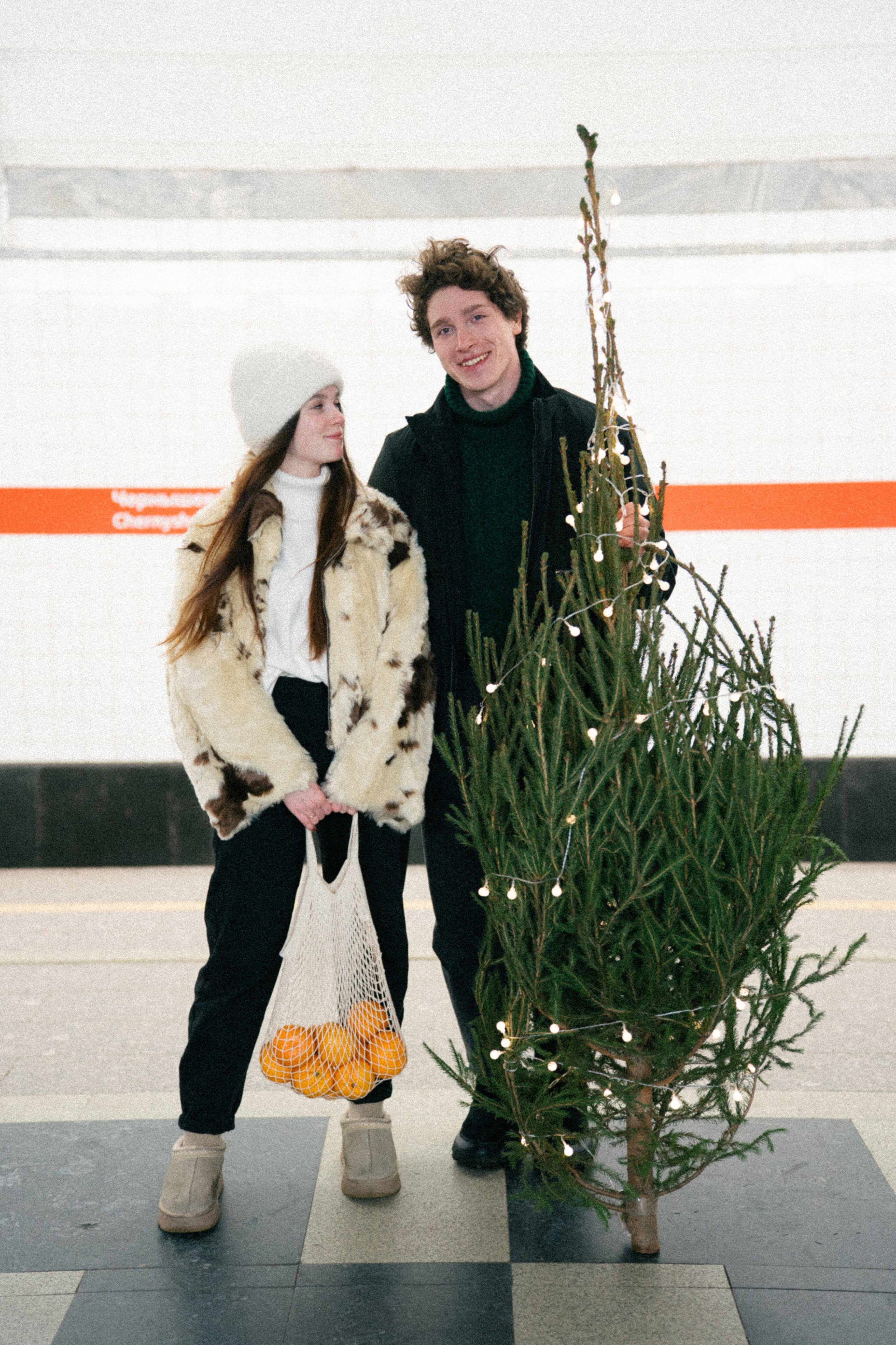 НОВОГОДНЯЯ ПРОГУЛКА ПАРЫ ПО ЧЕРНЫШЕВСКОЙ ПЕРЕД НОВЫМ ГОДОМ. Профессиональный фотограф, Санкт-Петербург — Виктория Богомолова